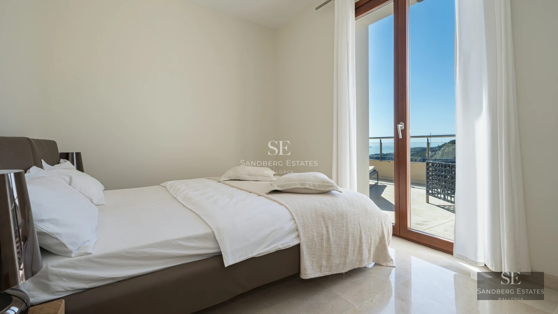 Spacious terrace with infinity pool, sea views, modern furniture and minimalist design. Ideal for relaxation and entertainment.