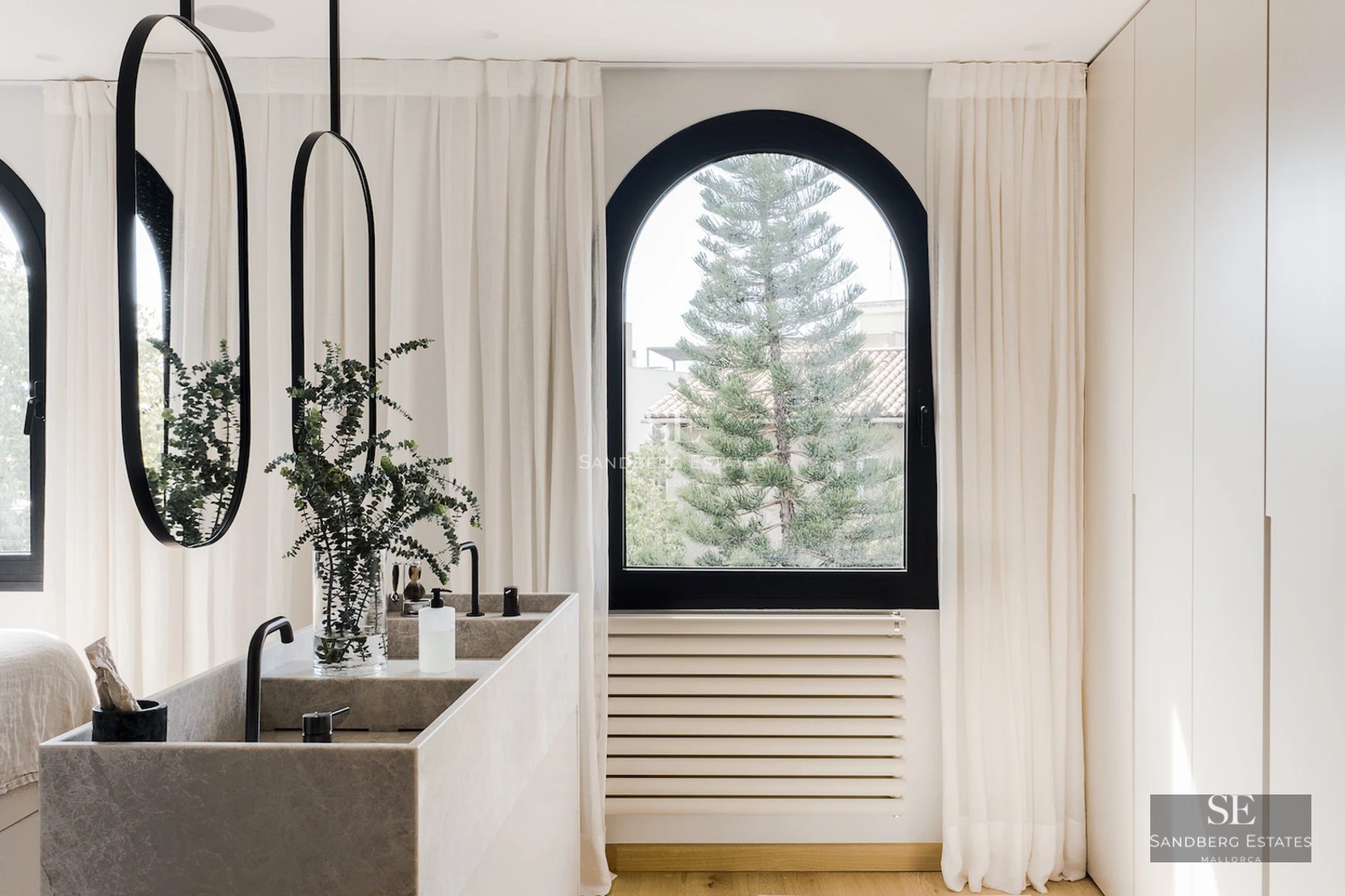 Exterior view of a modern house with pool, manicured garden and large windows. Minimalist architectural design with high-quality finishes.