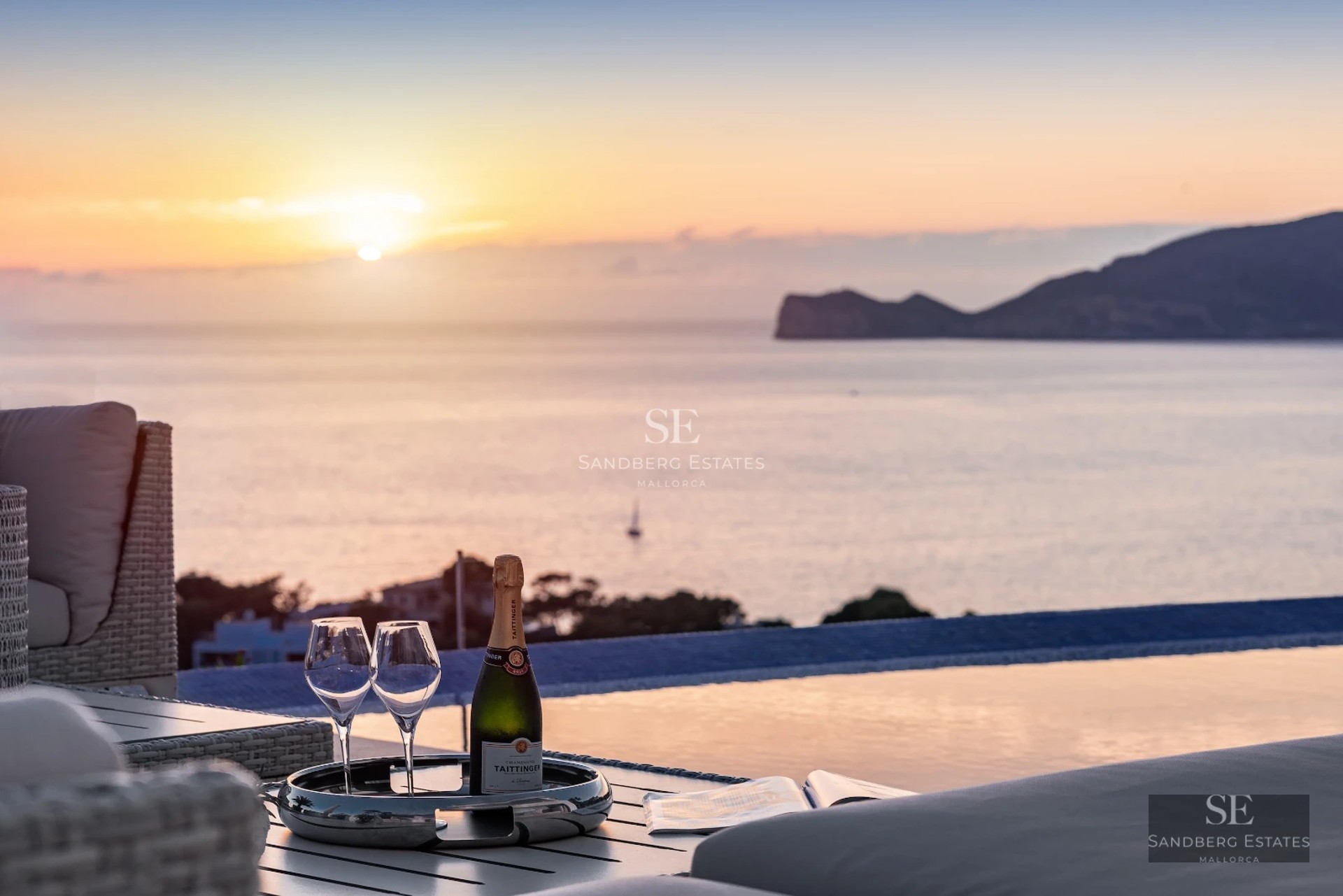 Spacious living room with panoramic windows offering spectacular sea views. Modern and bright design with high-quality finishes.