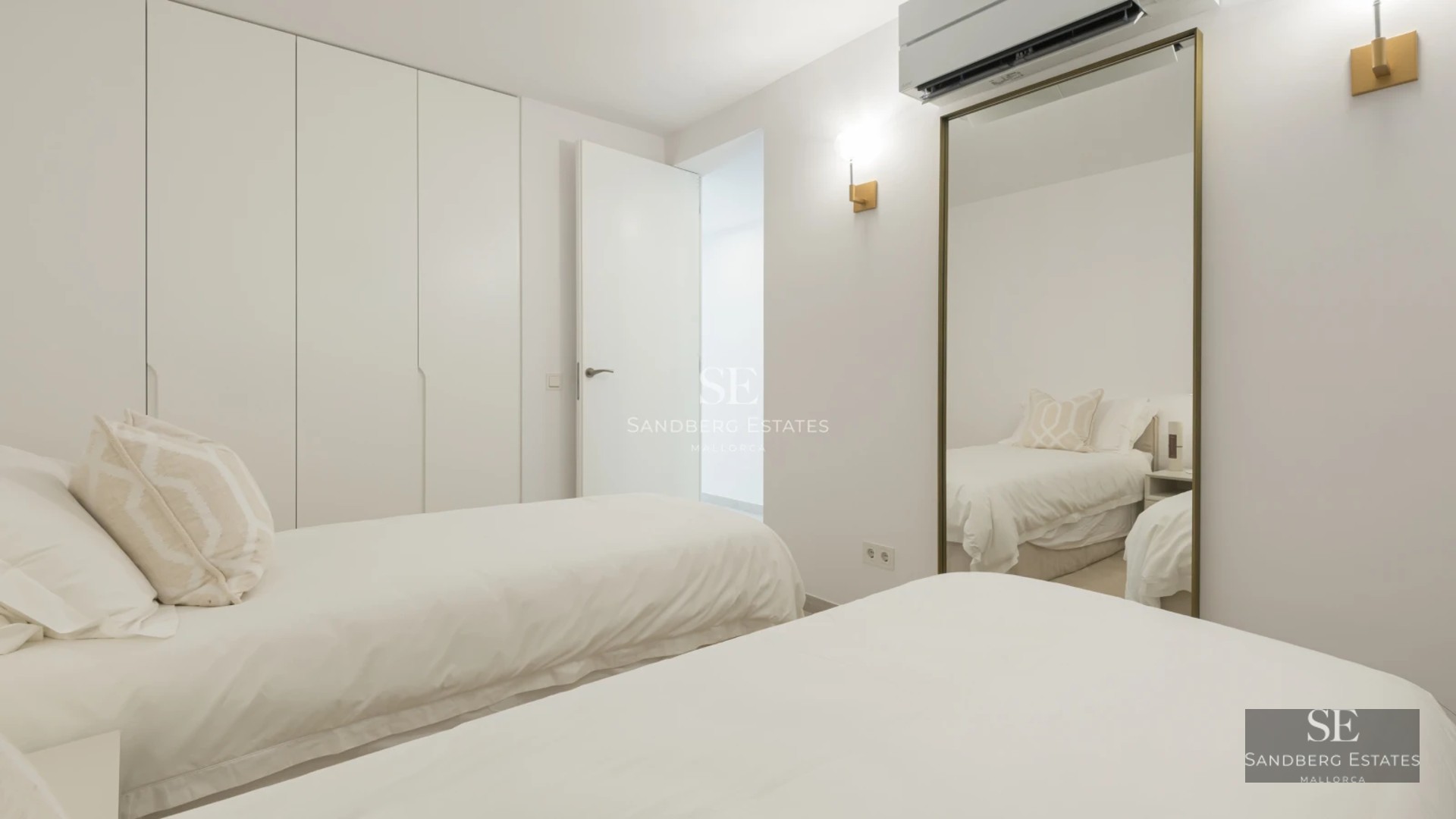 Spacious terrace with swimming pool and panoramic views. Modern design with elegant finishes and outdoor furniture.