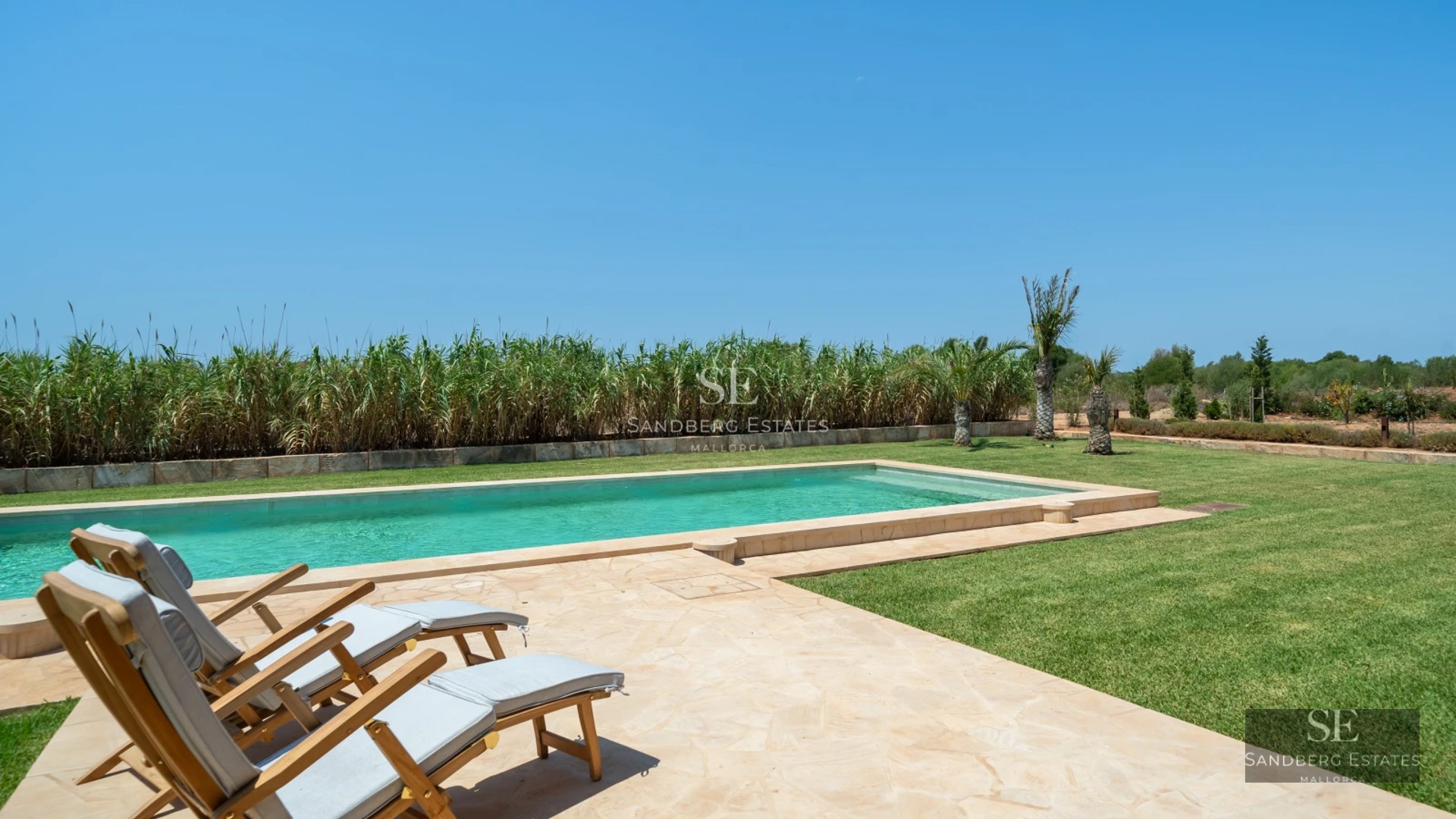 Spacious terrace with infinity pool, sea views, and elegant furniture. Modern design, abundant natural light, and high-quality finishes.