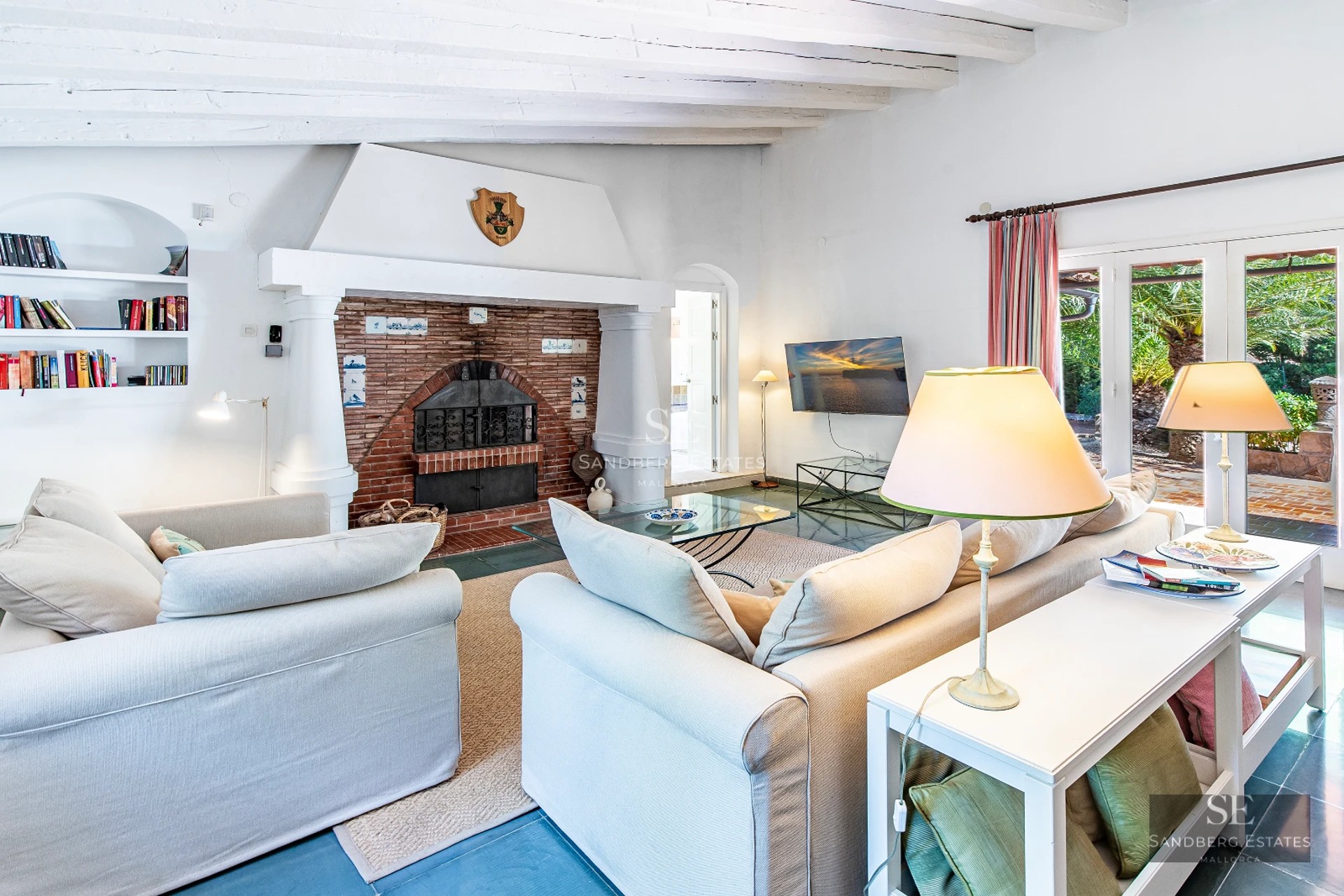 Panoramic view of an elegant villa with pool, lush garden, and modern architecture. High-end finishes and sophisticated design.