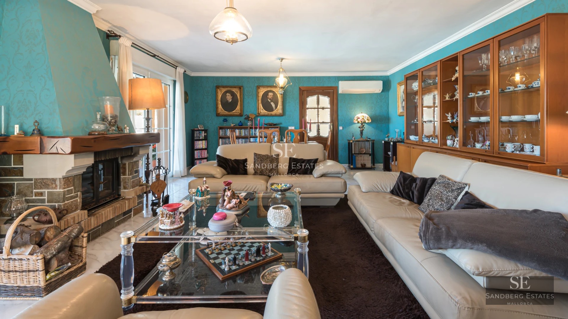 Spacious, bright living room with window walls, light wood floors, modern fireplace and view of pool and garden. Minimalist design.