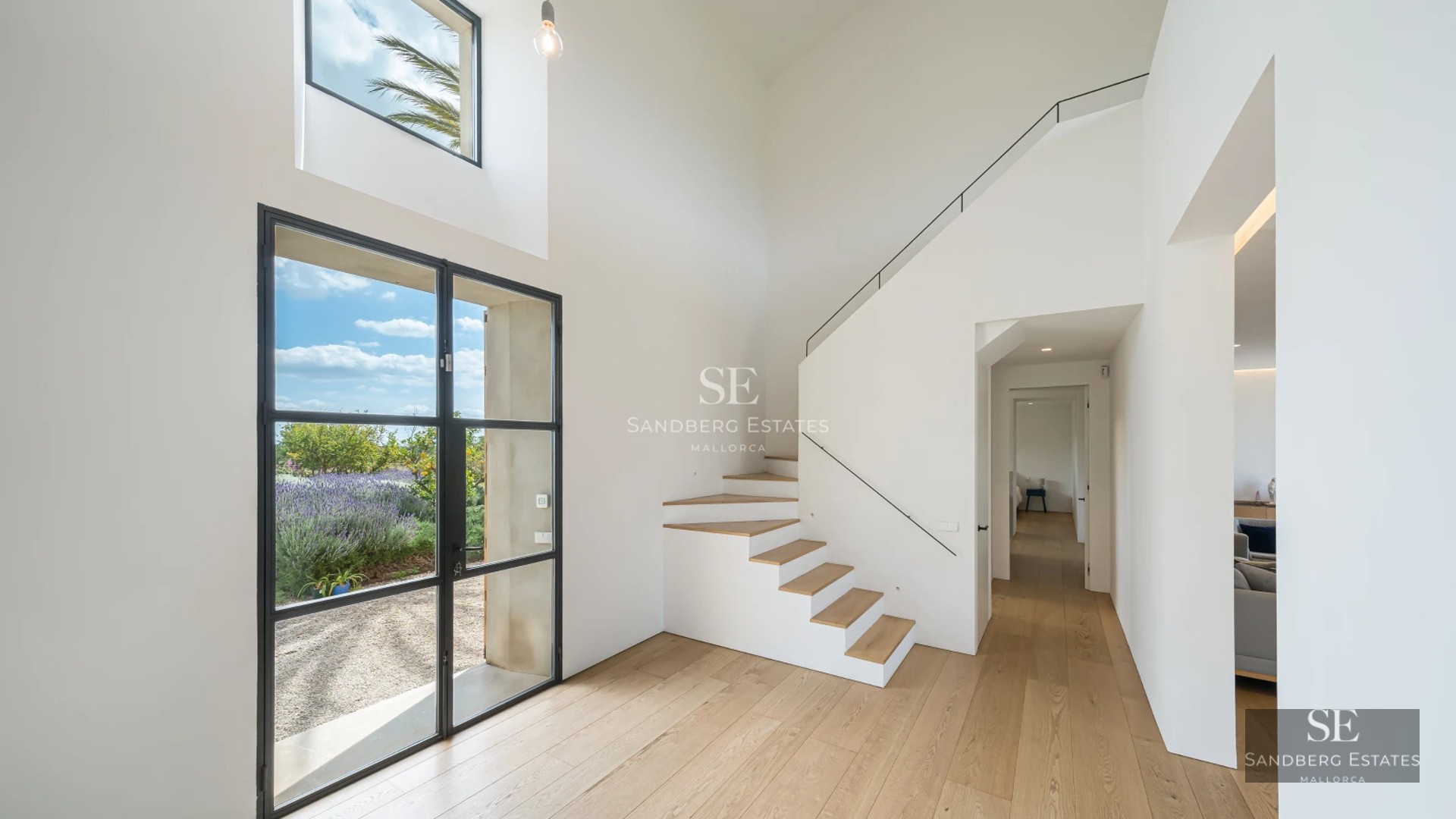 Image of a luxurious pool surrounded by a modern house with large windows and a lush garden. Elegant architecture.