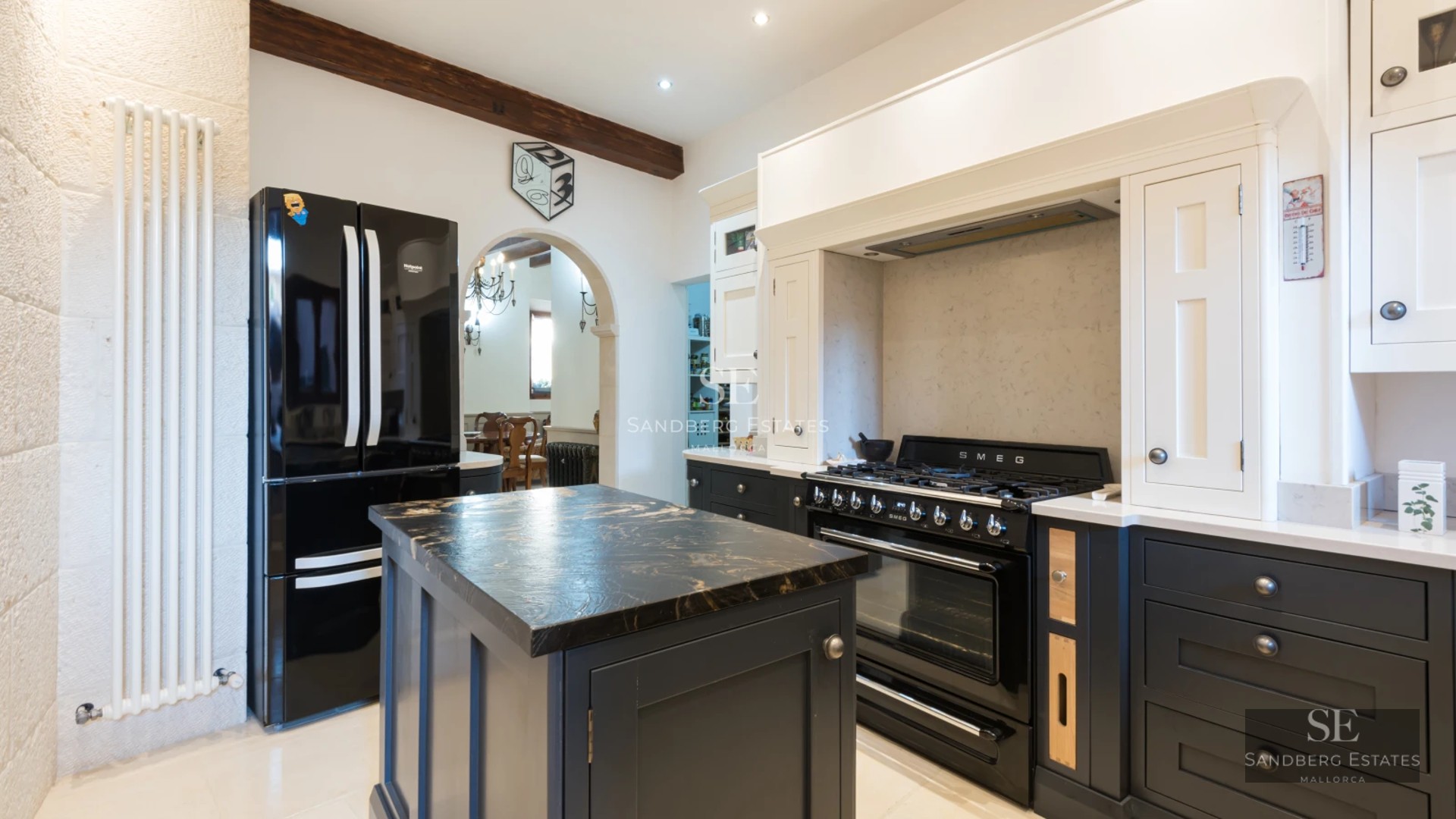 Aerial view of a modern house with pool, garden, and expansive terraces. Minimalist design with large windows and high-quality finishes.
