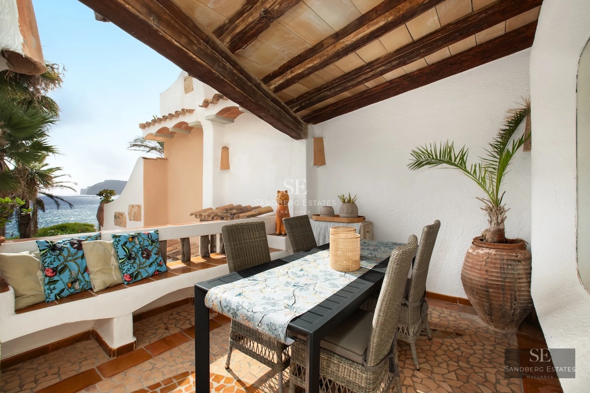 Spacious terrace with infinity pool, sun loungers, and panoramic sea views. Modern and elegant design. Natural lighting.