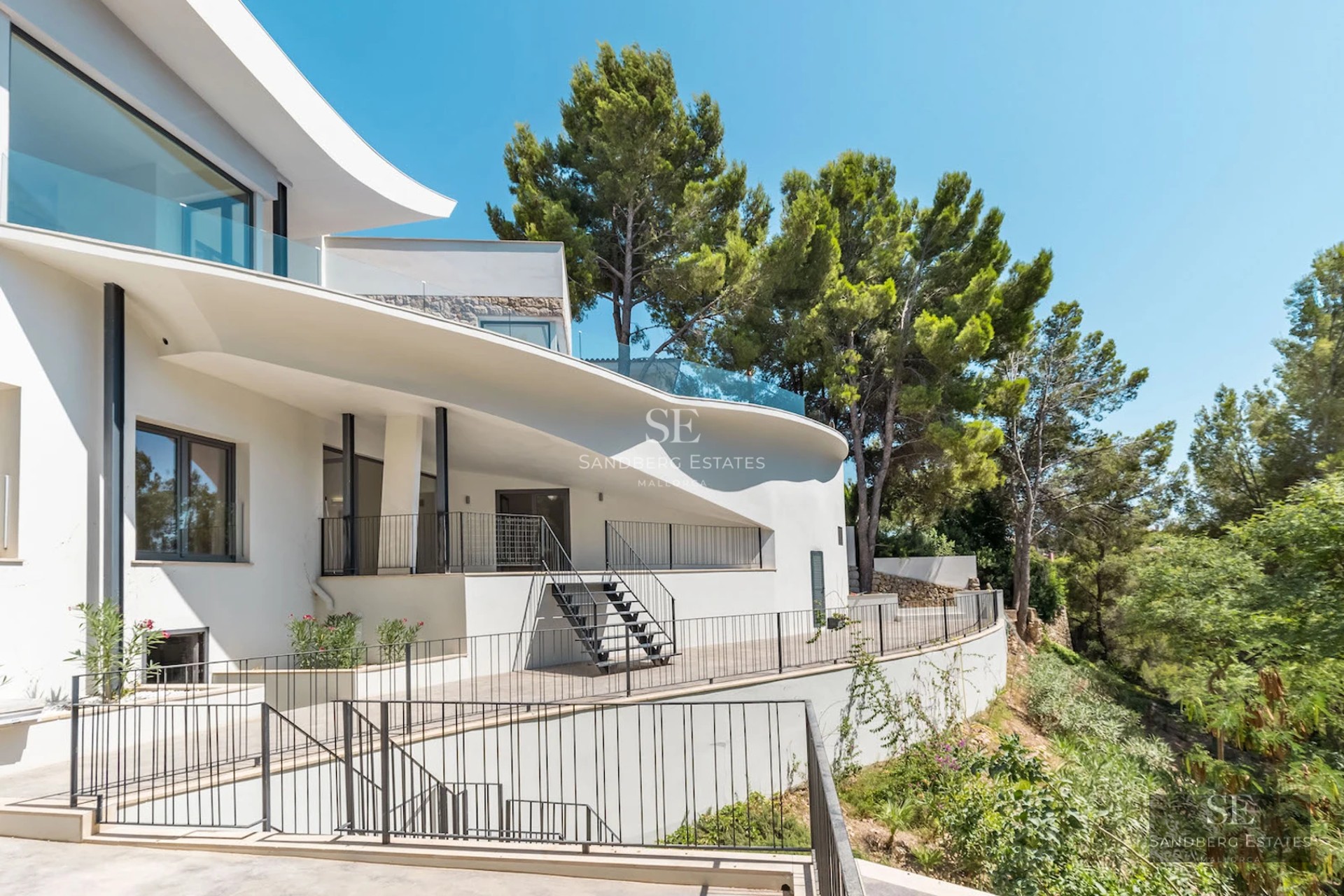 Spacious terrace with infinity pool. Sea view. Modern design, glass railing. Ideal for relaxation and entertainment.