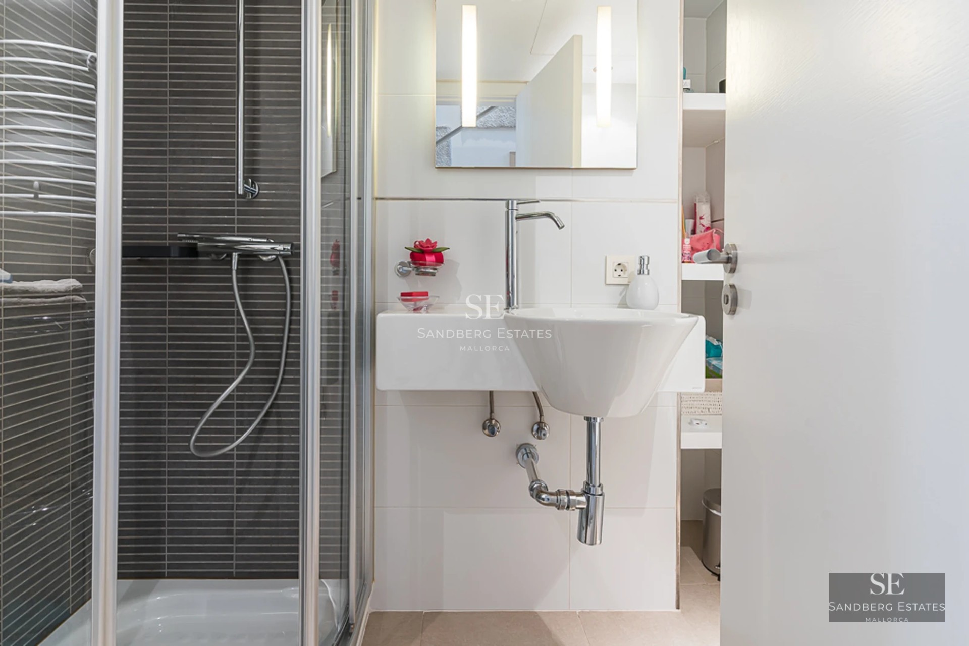 Exterior view of a luxurious house with pool. Modern design, large windows, lush garden, and sparkling pool.