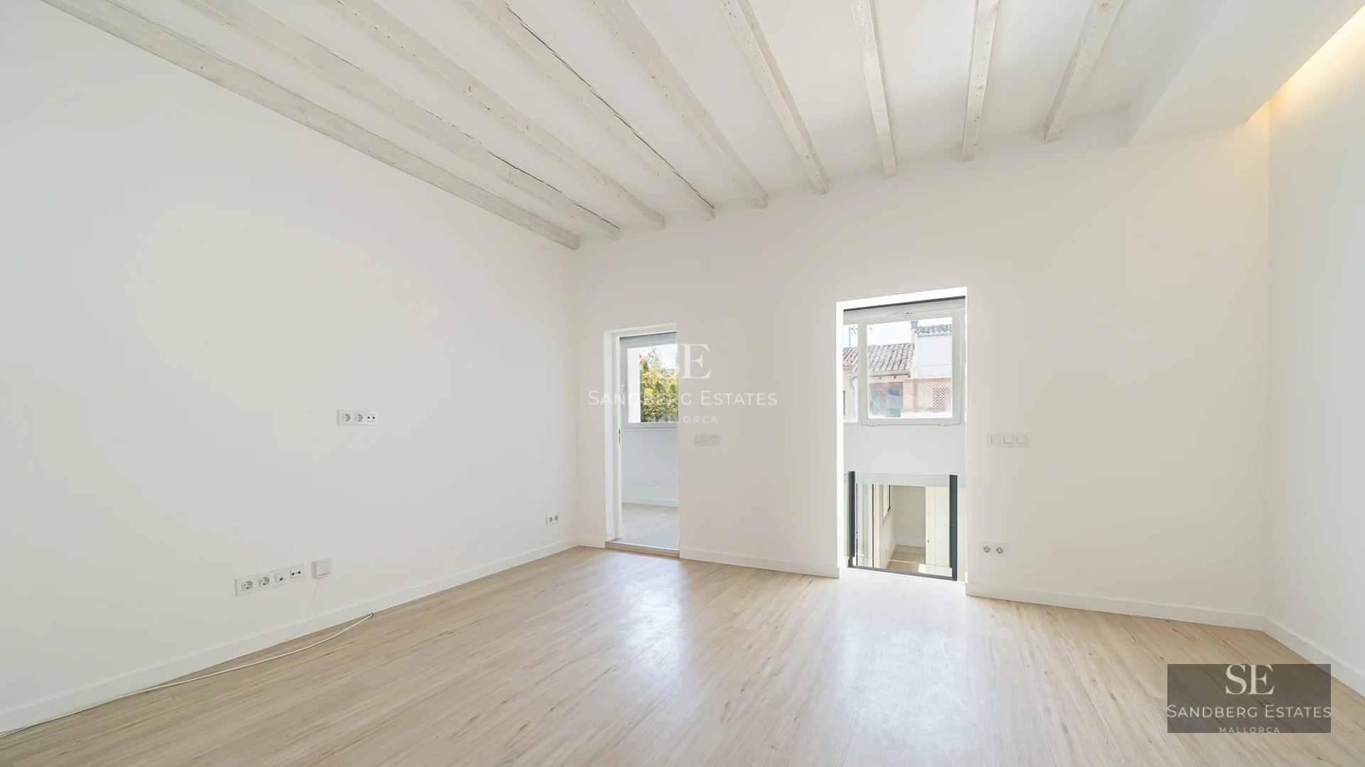 Exterior of modern villa with a bright blue pool, furnished terrace, and large garden. Minimalist architecture, ideal for families.