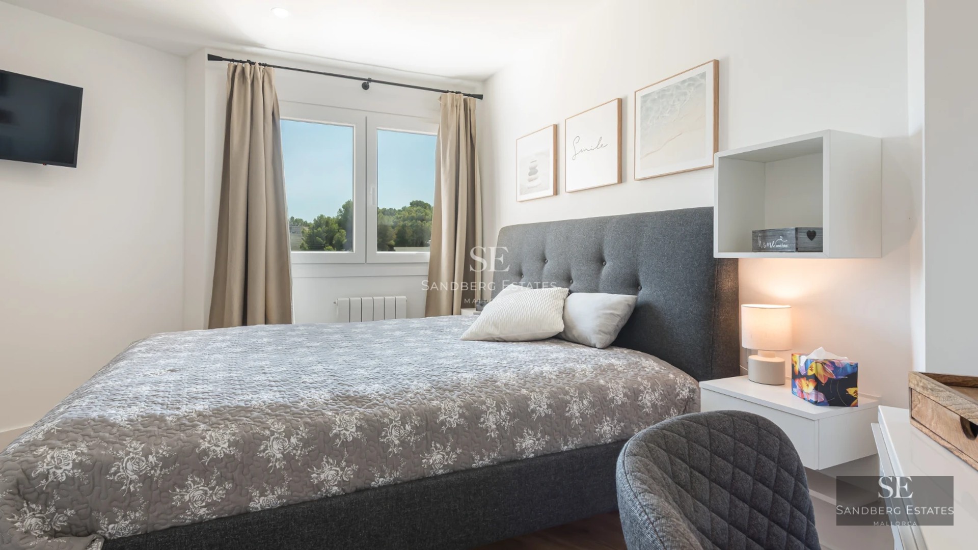 View of modern villa with infinity pool, lush garden and minimalist architecture. Large windows and contemporary design.