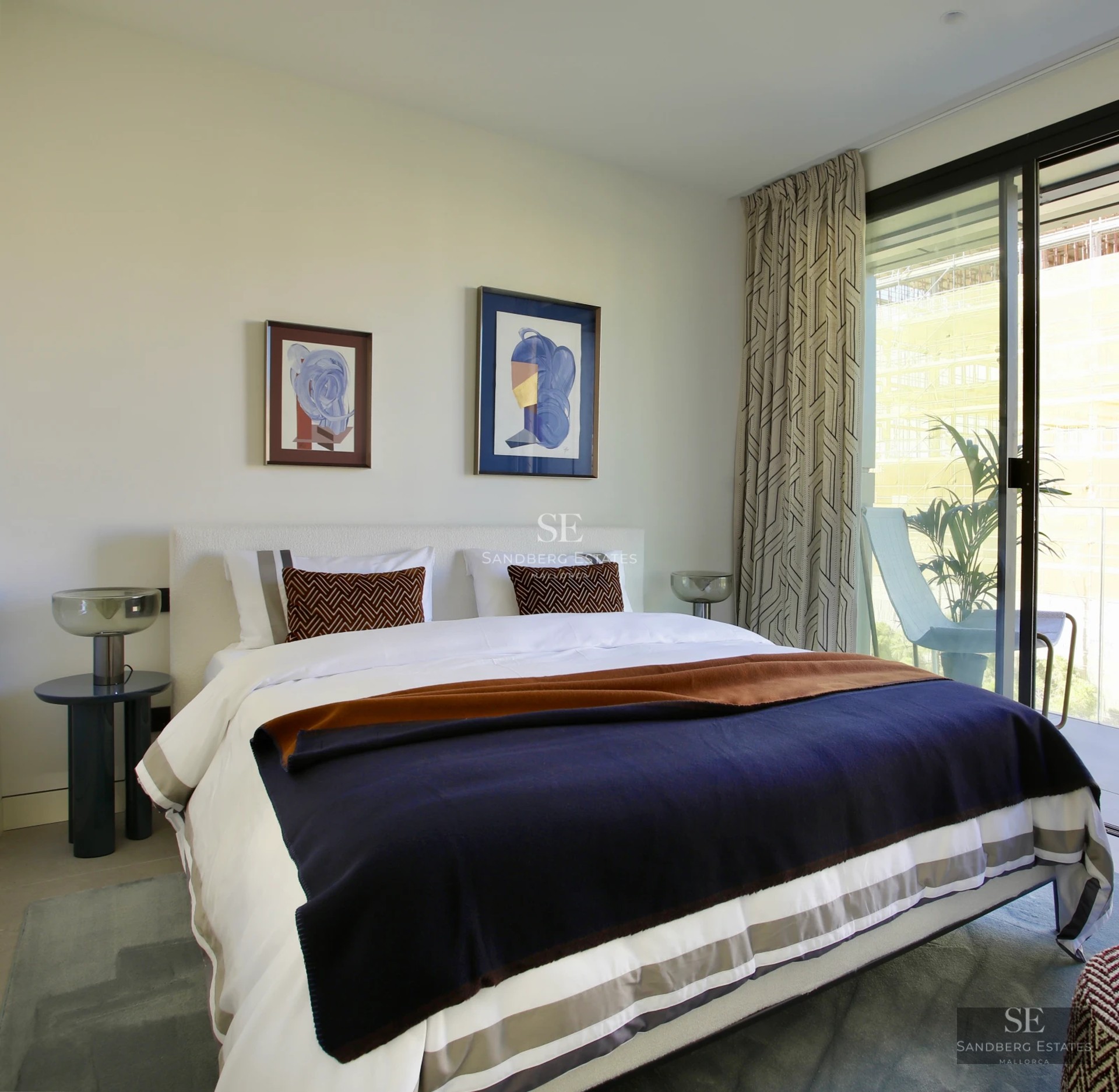 Spacious terrace featuring an infinity pool and panoramic sea views. Modern, minimalist architecture. Stylish outdoor furniture.