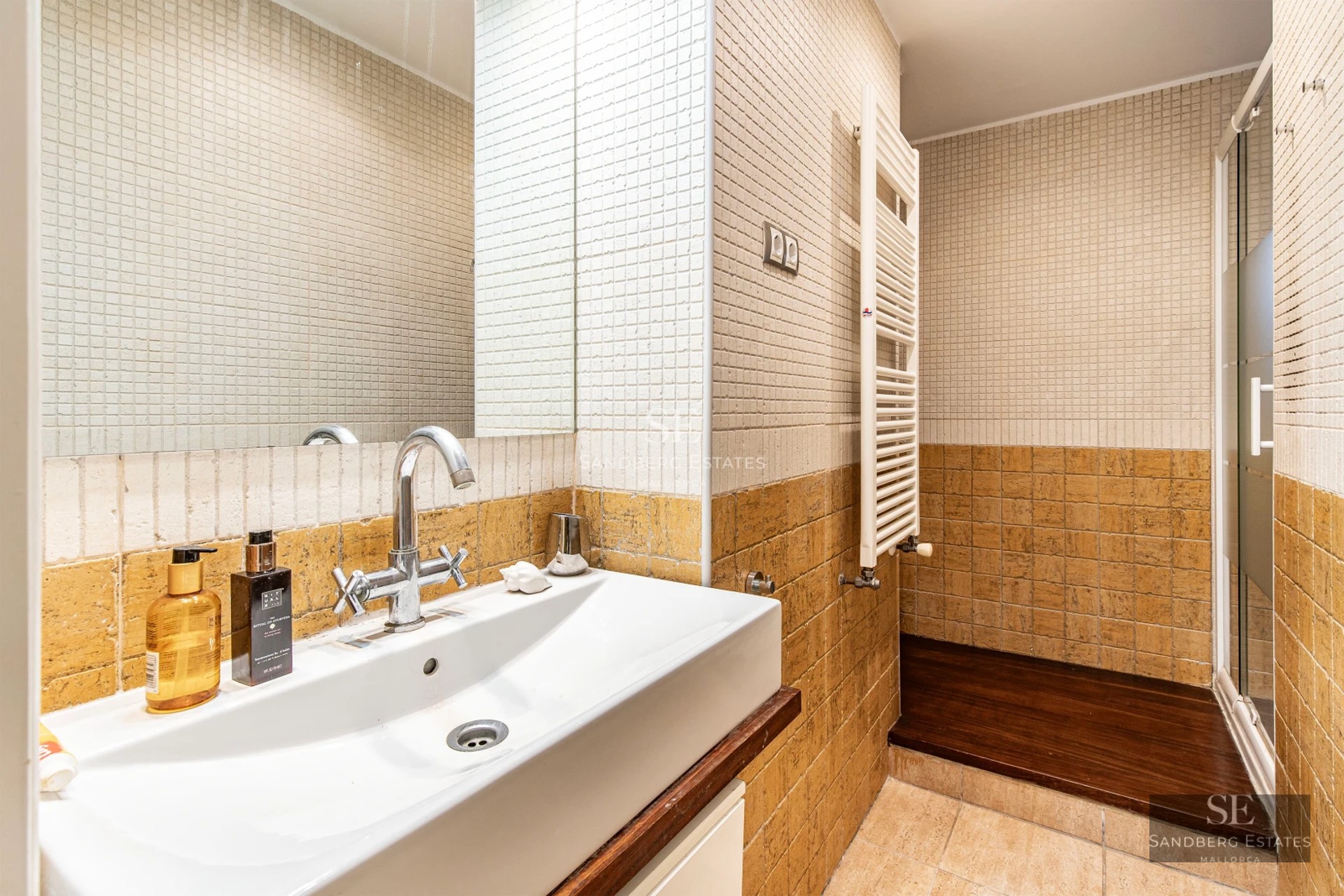 Exterior view of modern villa with infinity pool and large terraces. Minimalist architectural design featuring large windows.