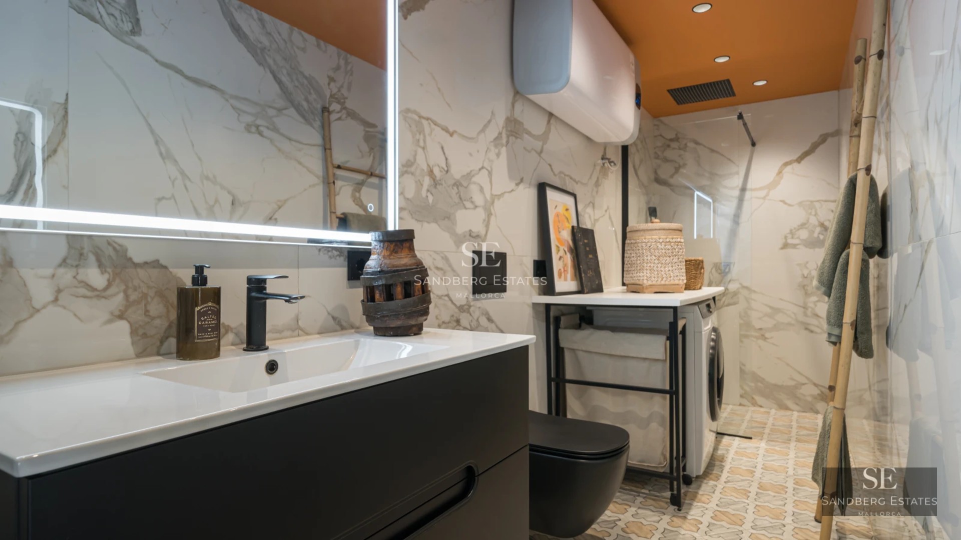 Sunset view of infinity pool. Modern architecture with large windows. Soft lighting and water reflections. Minimalist design.