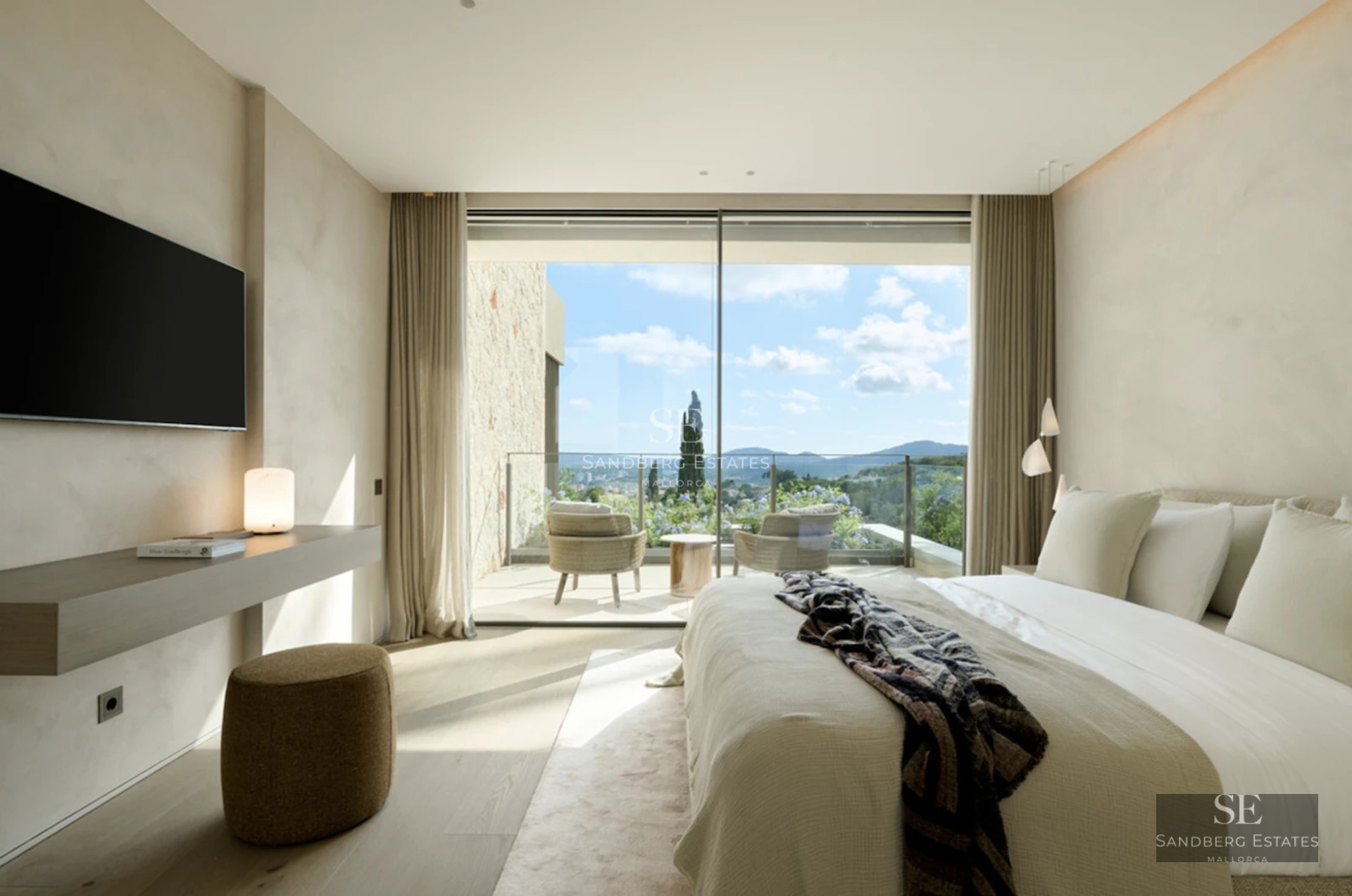 Exterior view of a modern villa with reflecting pool, surrounded by lush greenery. Minimalist architecture, large window fronts.