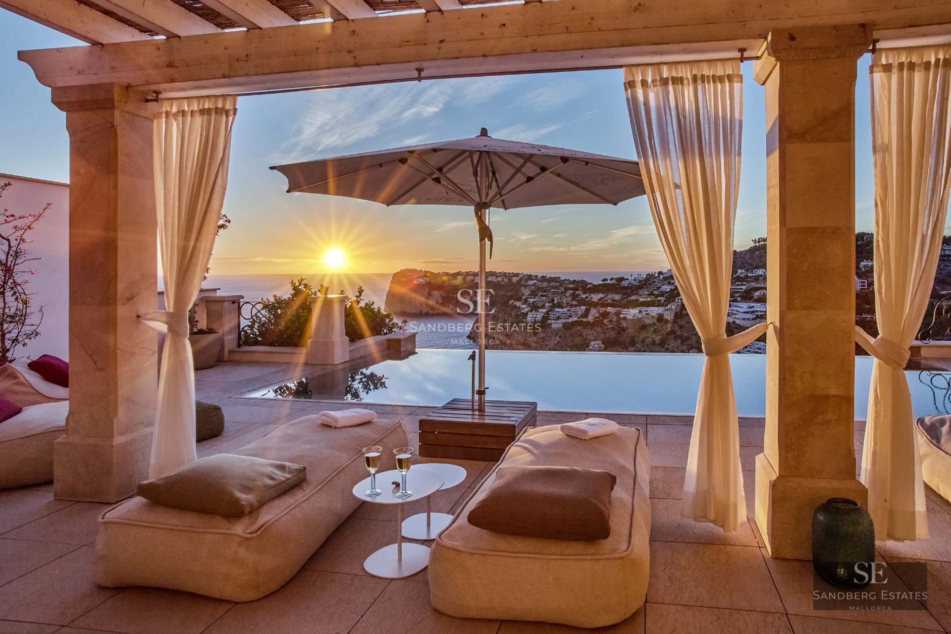 Exterior of a modern house with infinity pool, lawn and unobstructed views. Minimalist architecture with large windows.