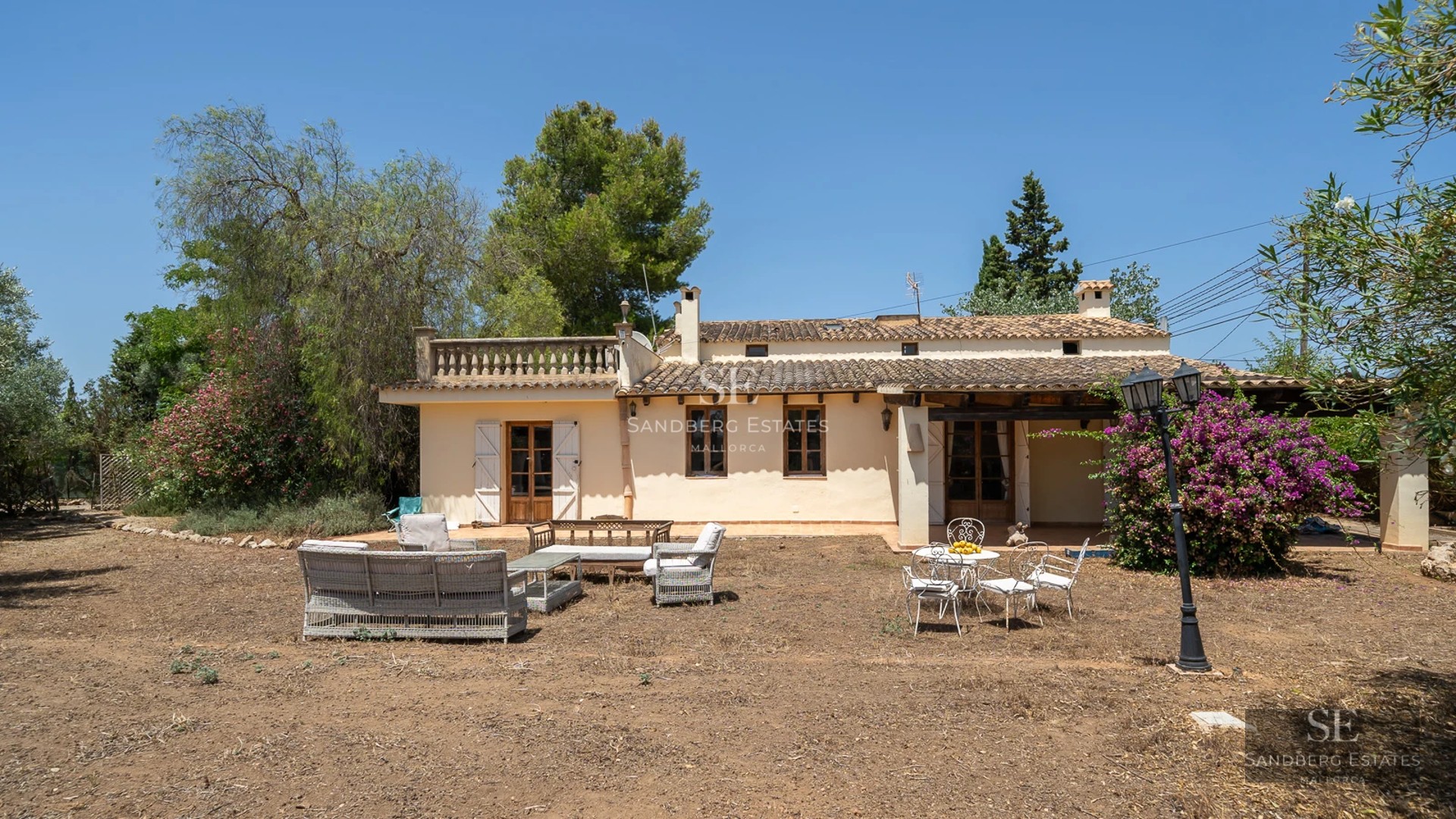 Spacious living room with floor-to-ceiling windows, light wood floors, beige sofa and spectacular views. Modern and bright design.