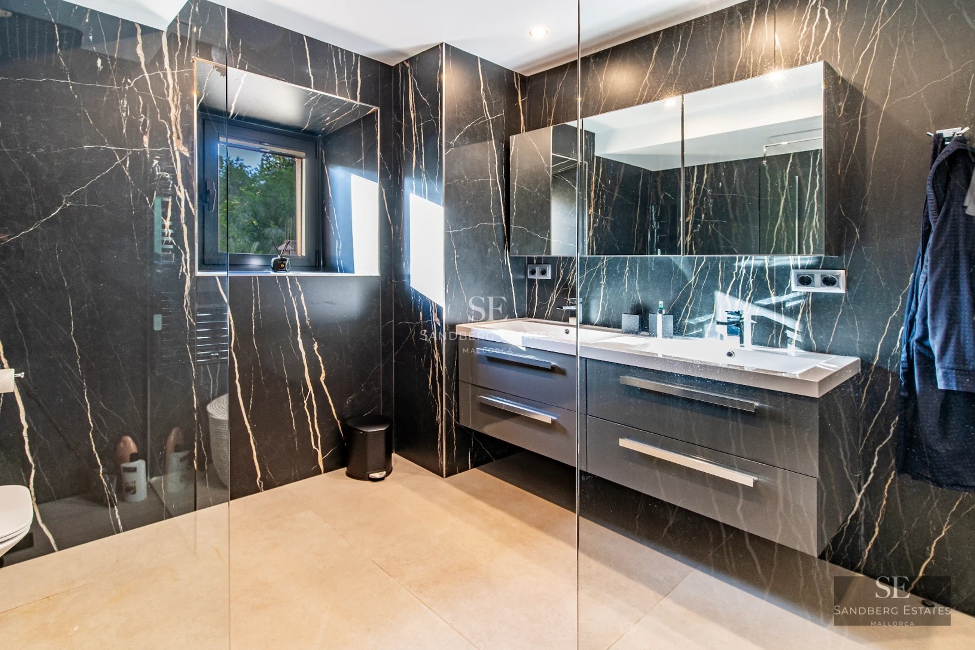View of a modern villa with an infinity pool, sun loungers, and minimalist architecture. Large windows and contemporary design.