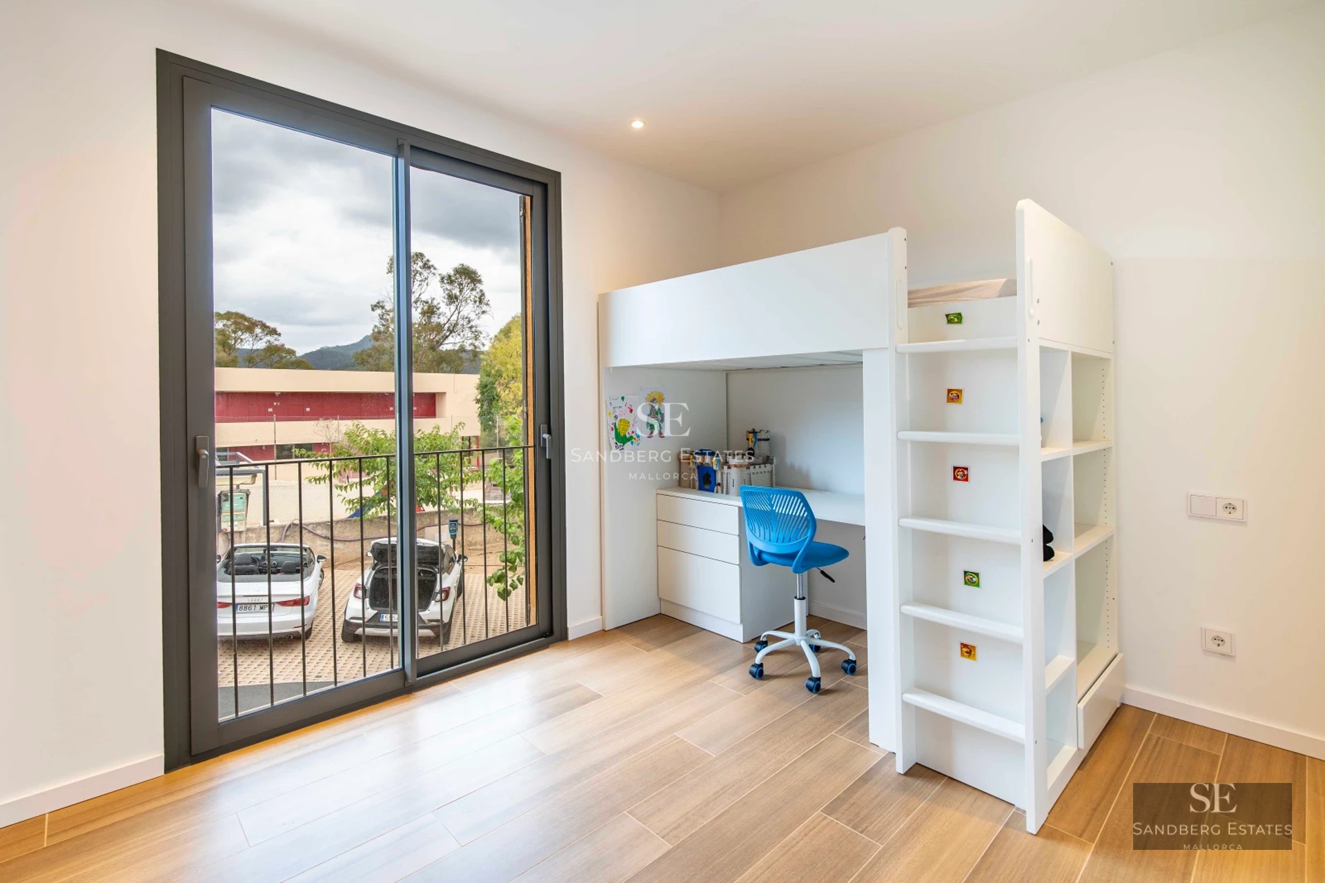 View of a swimming pool with sun loungers, surrounded by greenery and a modern building with large windows. Elegant and contemporary design.