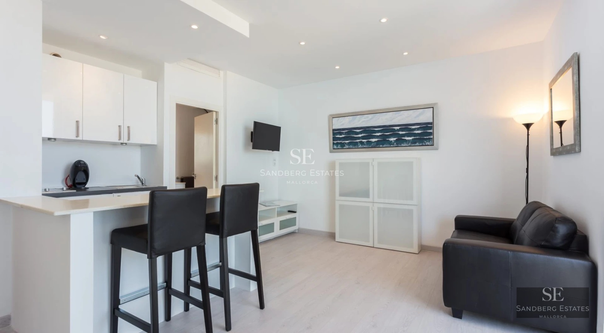 View of a luxurious infinity pool surrounded by an elegant garden. Modern design with ample green spaces and panoramic views.