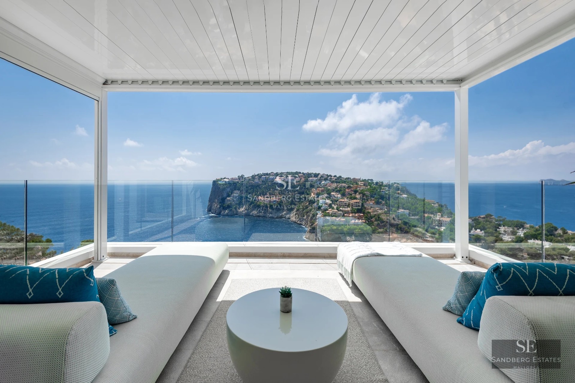 Infinity pool view. Modern architecture, large windows, manicured garden, clear blue sky. Natural lighting.