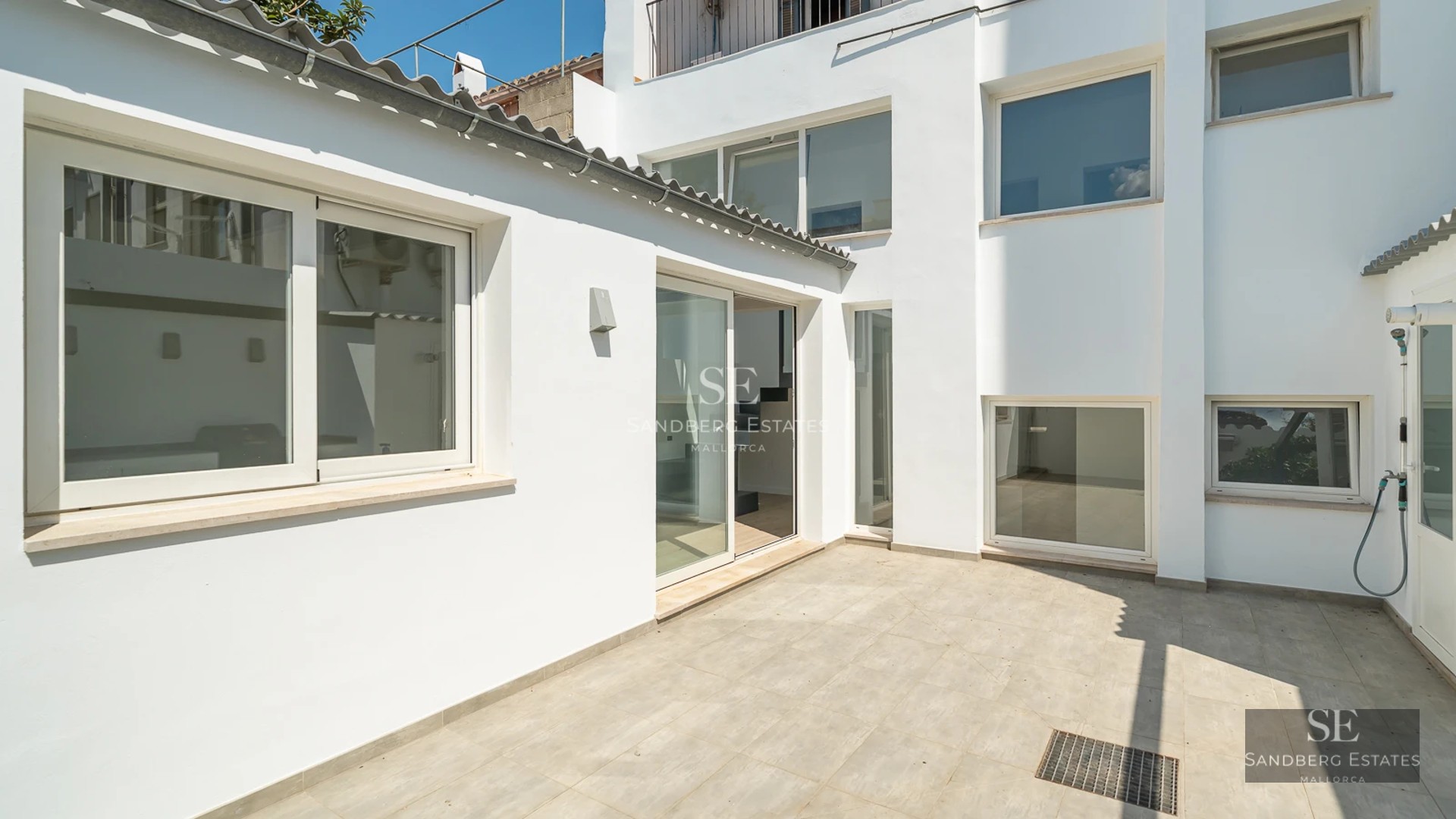Exterior view of a modern villa featuring a swimming pool, manicured garden, large windows, and avant-garde architectural design.