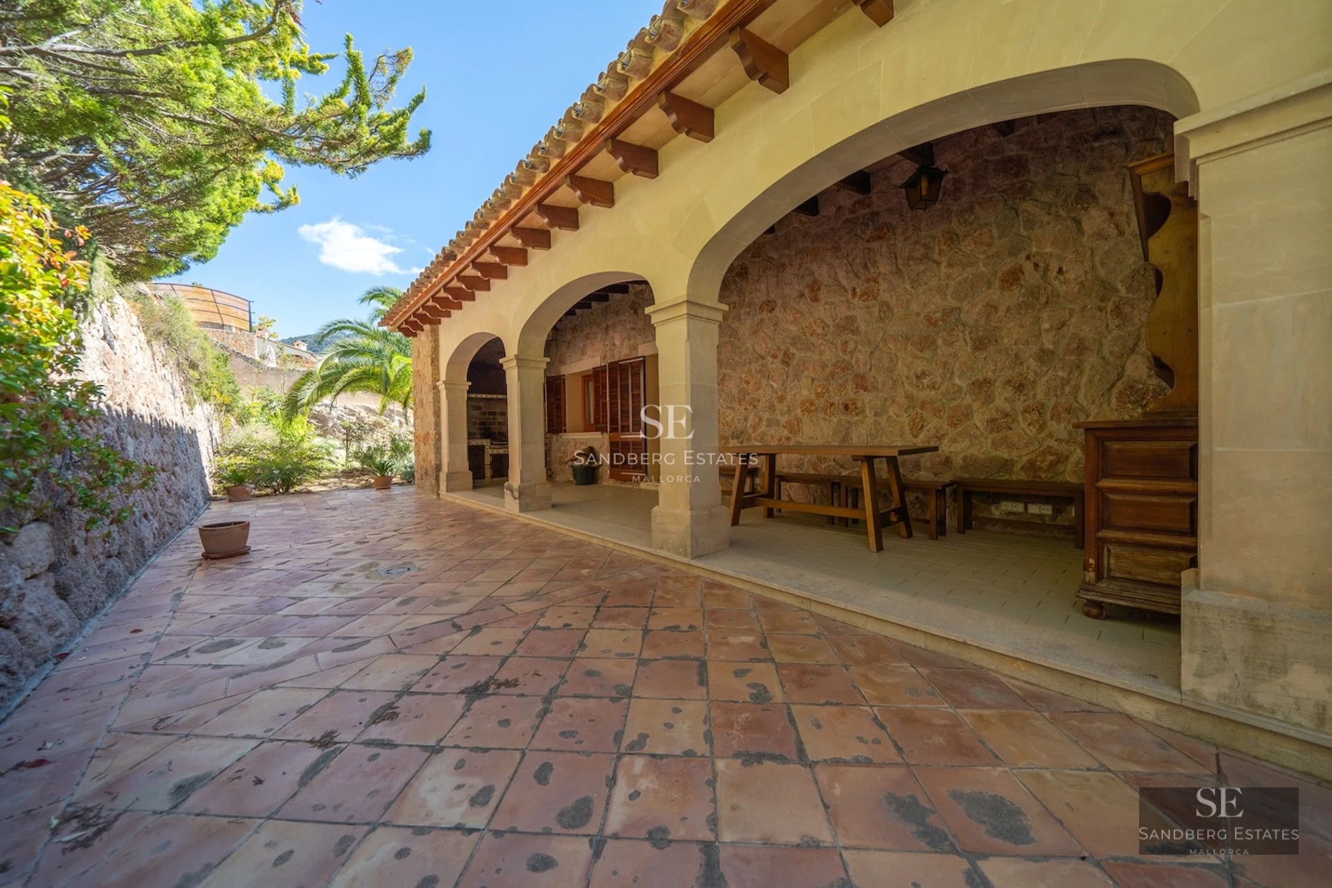 Exterior view of a modern villa with a pool, lush garden, and minimalist architectural design. Natural lighting and high-end finishes.