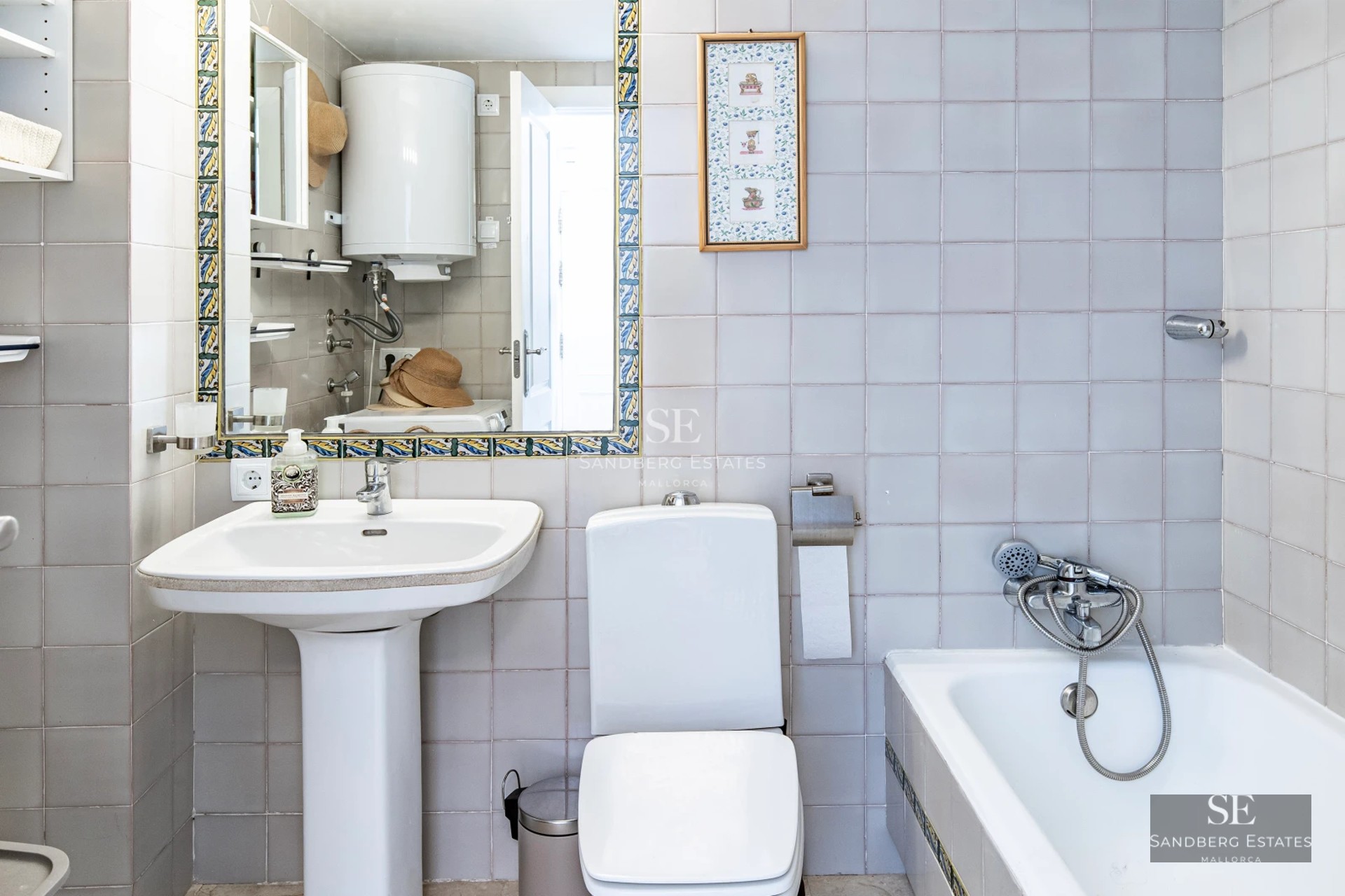 Bright living room with large windows, modern furniture and panoramic ocean views. Elegant and spacious design.