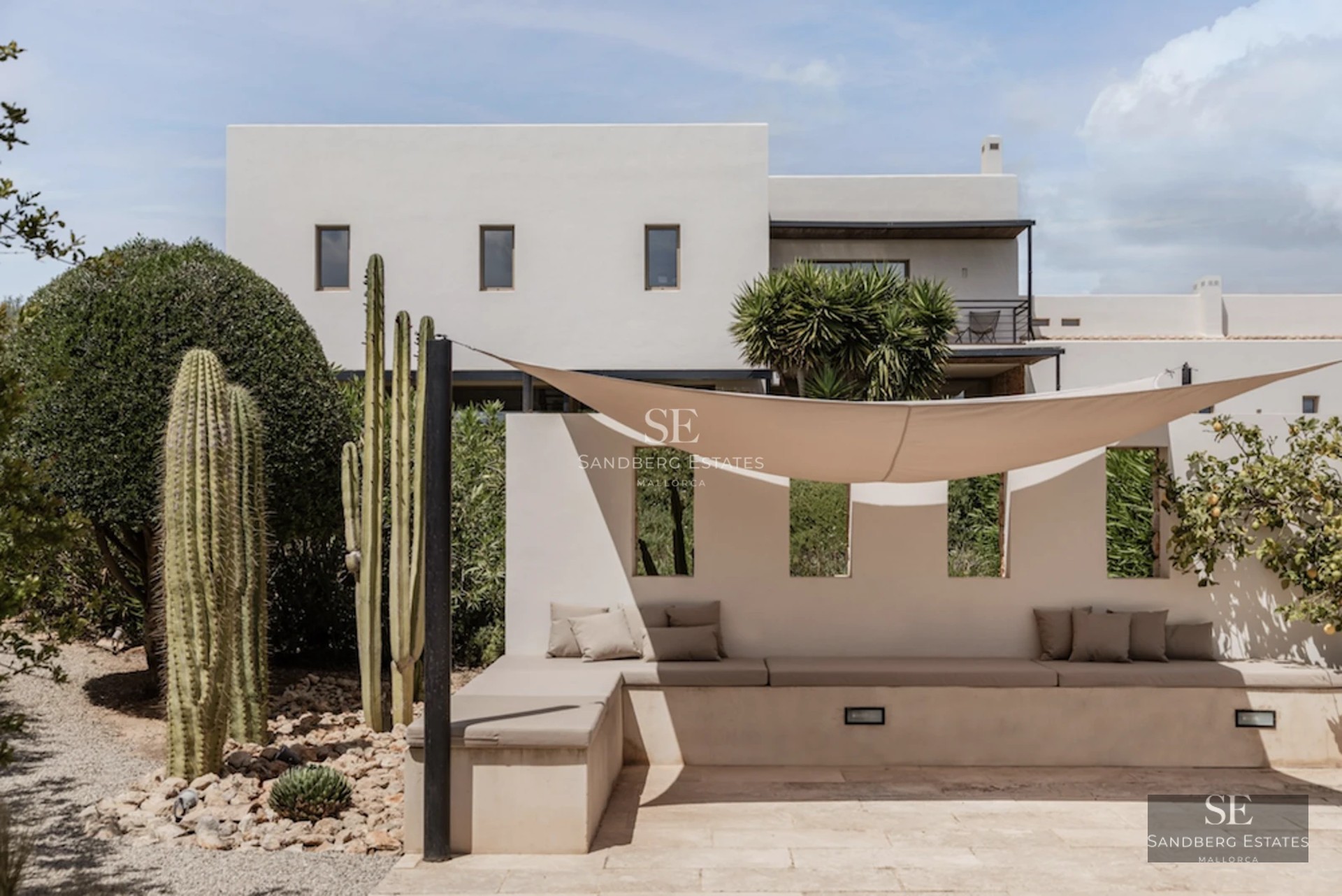 Exterior view of a modern villa with pool and lush garden. Minimalist design, large windows and manicured landscaping.