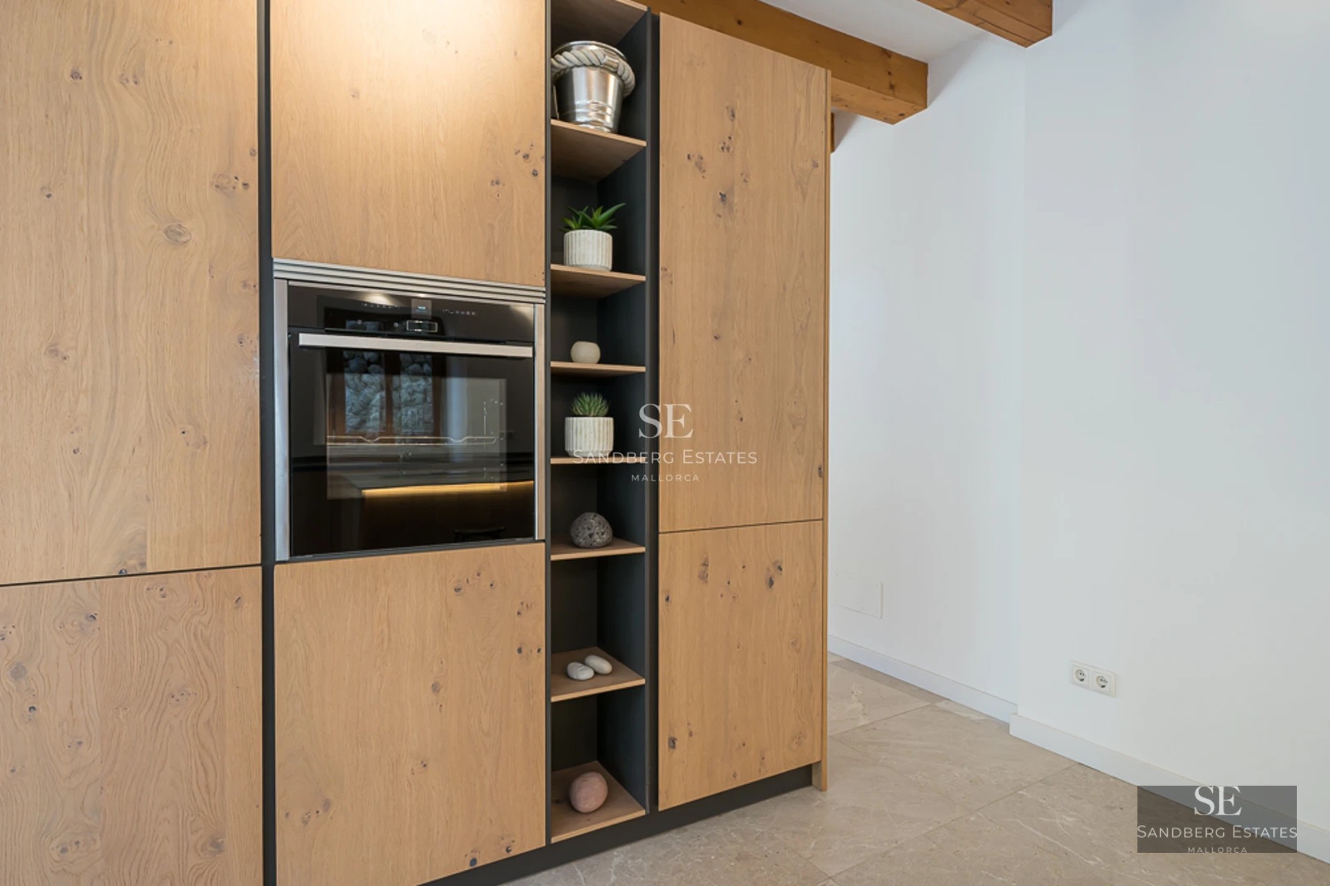 Exterior view of a modern villa with an infinity pool, wooden deck and large garden. Minimalist design and contemporary architecture.