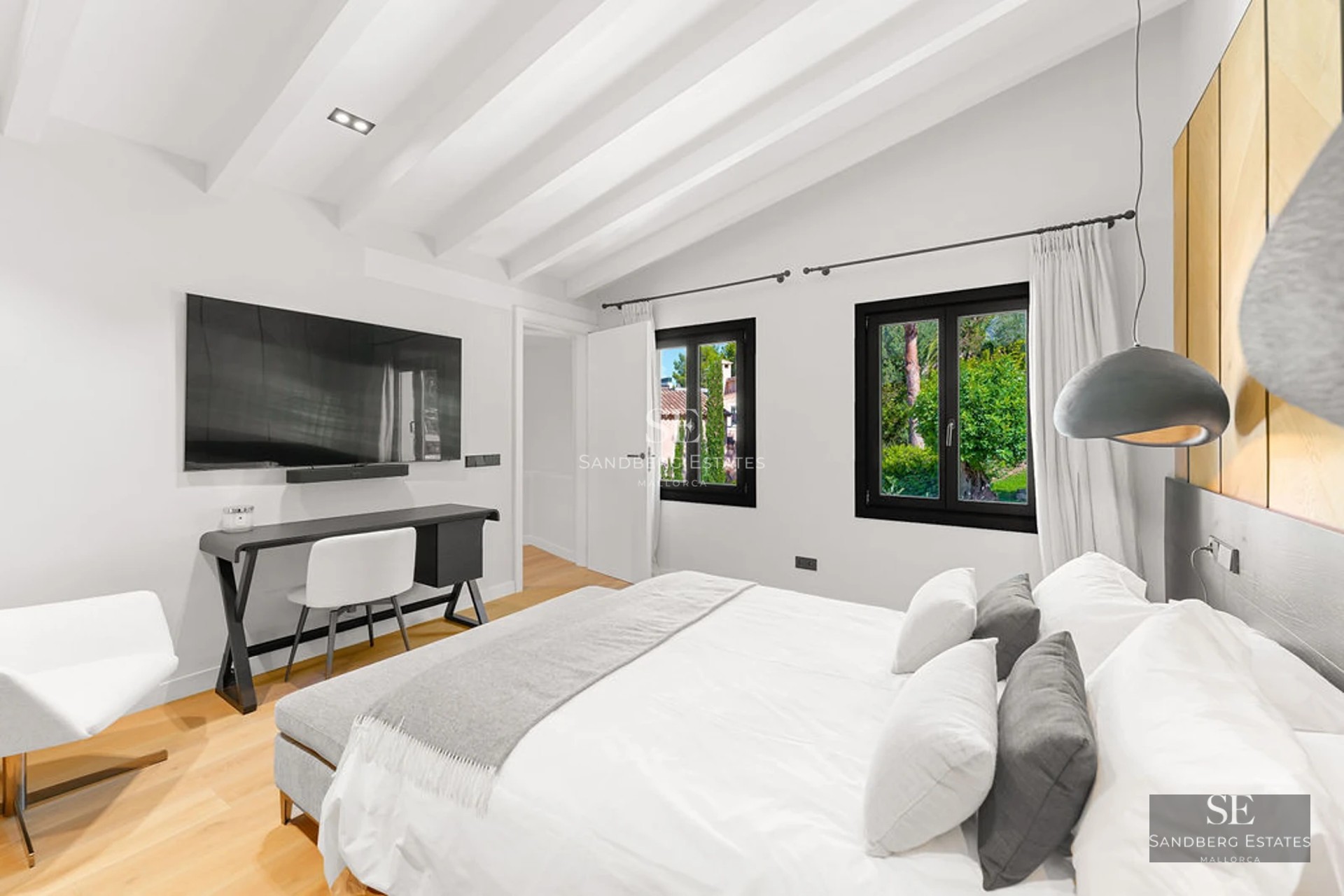 Exterior view of a modern villa with infinity pool. Minimalist architecture, large windows, lush garden.