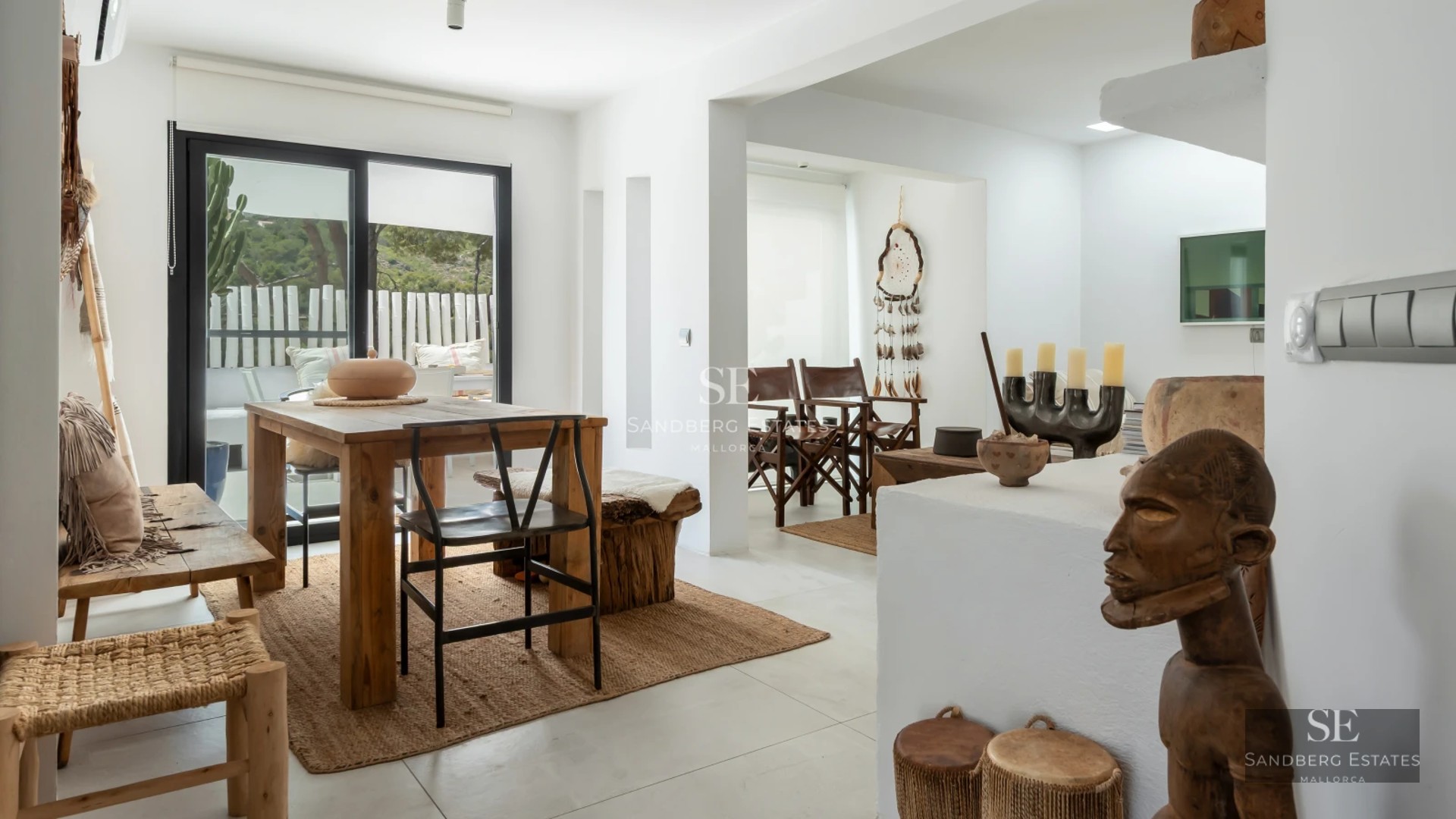 View of infinity pool with luxurious modern villa. Minimalist architecture, large windows, lush garden, and contemporary design.