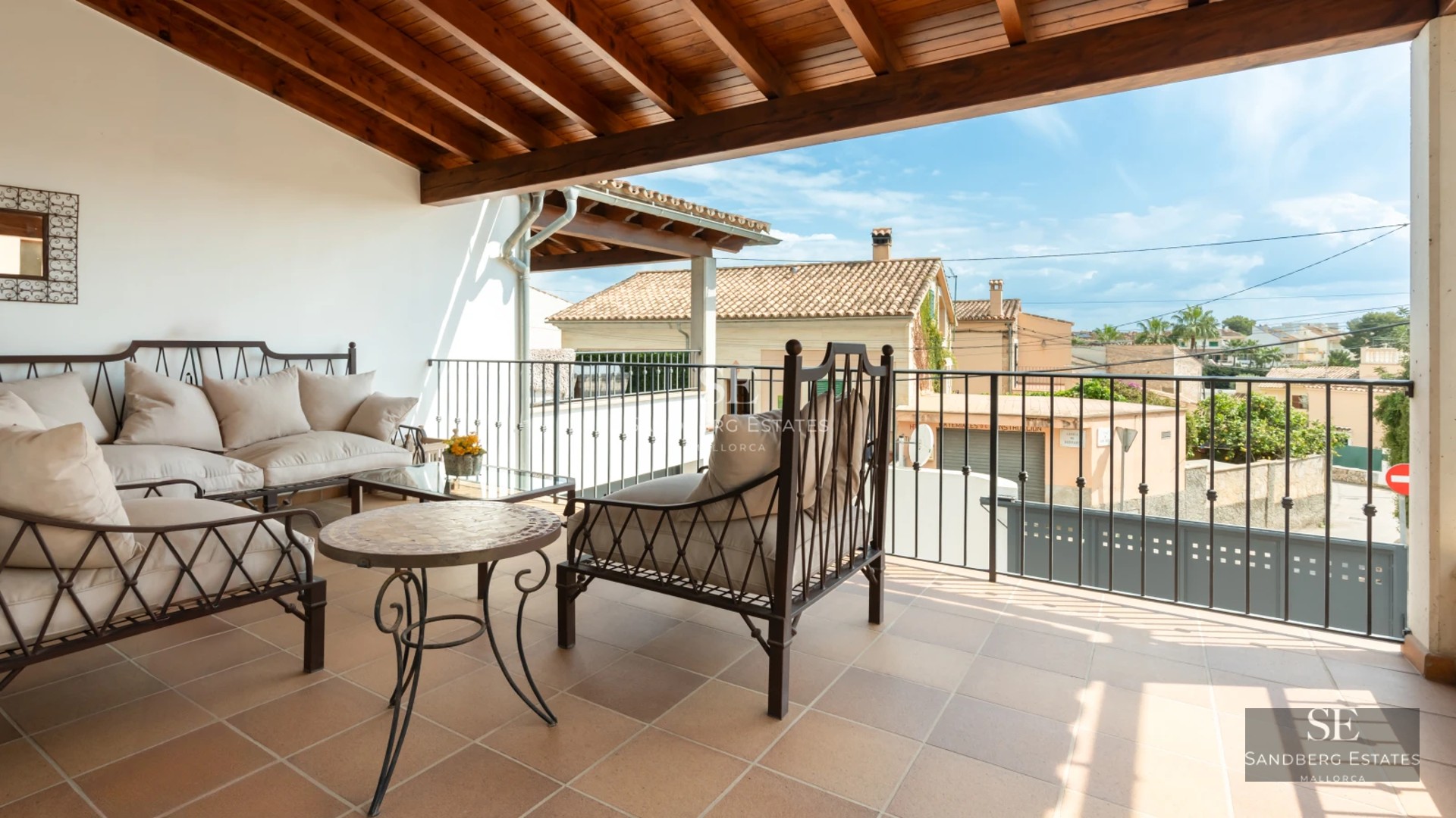 Spacious pool with sun loungers, surrounded by lush greenery and modern architecture. Ideal for relaxation and recreation.