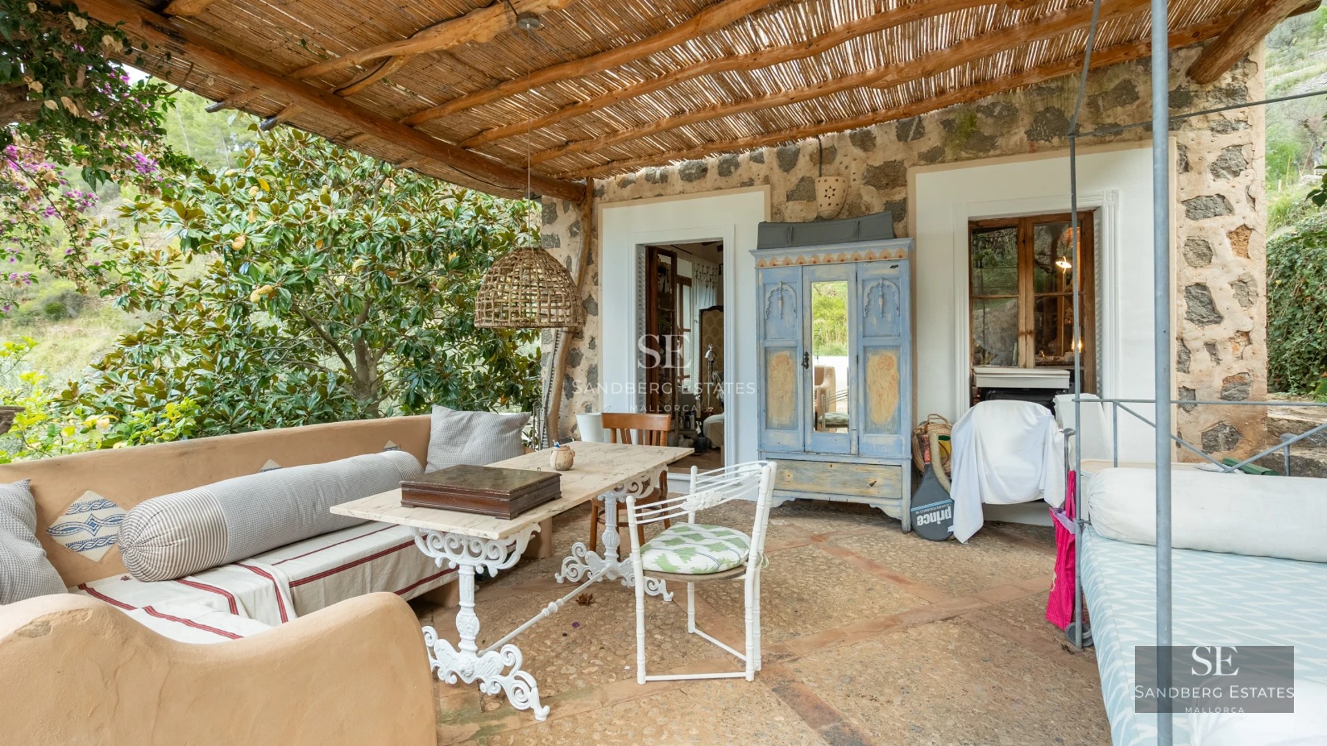 Pool view featuring modern and elegant design. House with clean lines and large windows. Lush garden. Ideal for investment.