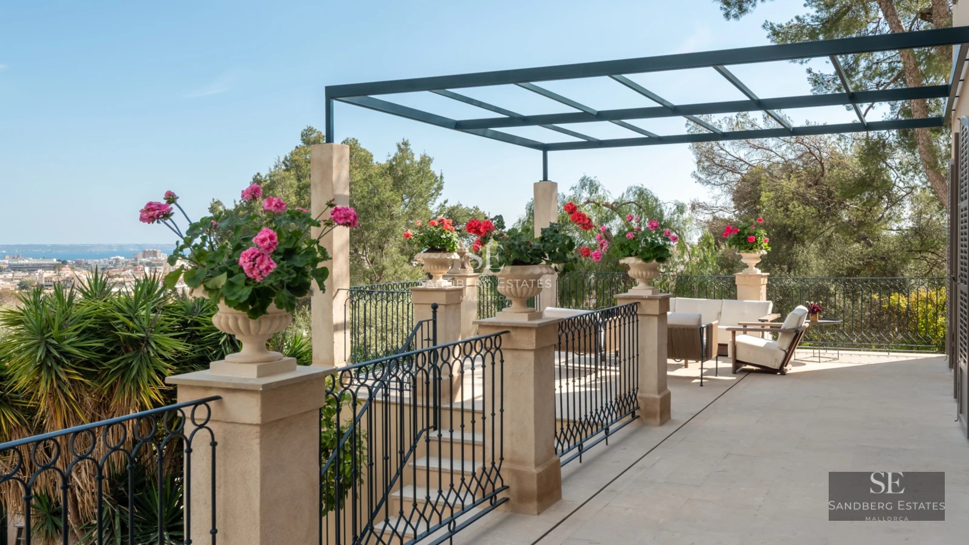 Expansive terrace featuring an infinity pool, sun loungers, and panoramic views. Modern and minimalist design. Ideal for relaxation.