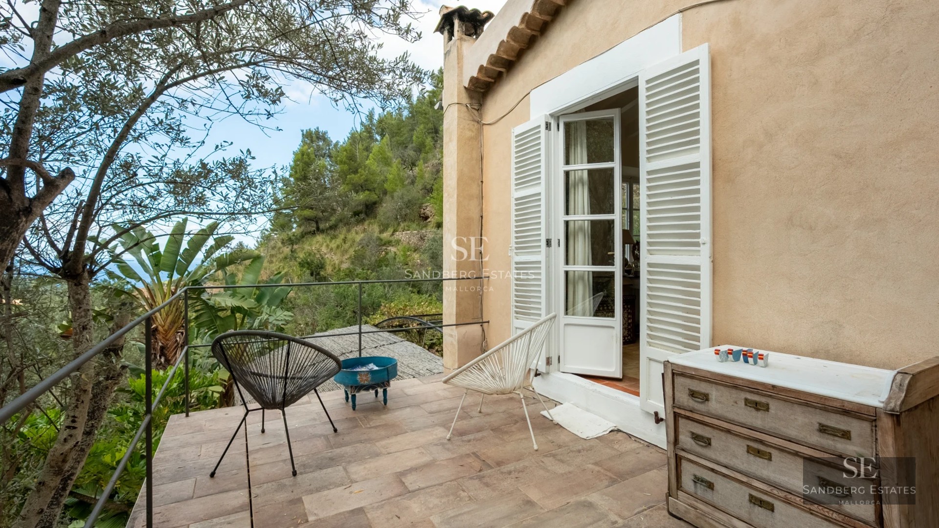 Exterior view of a modern villa featuring an infinity pool, lush garden, and spacious terraces. Sleek design and high-end finishes.