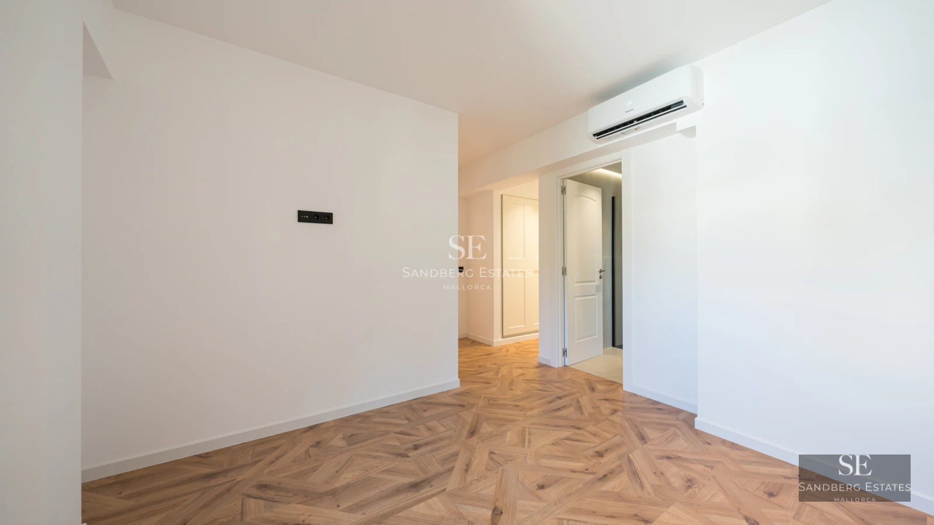 Expansive terrace with infinity pool and panoramic views. Modern design with elegant furniture and abundant natural light.