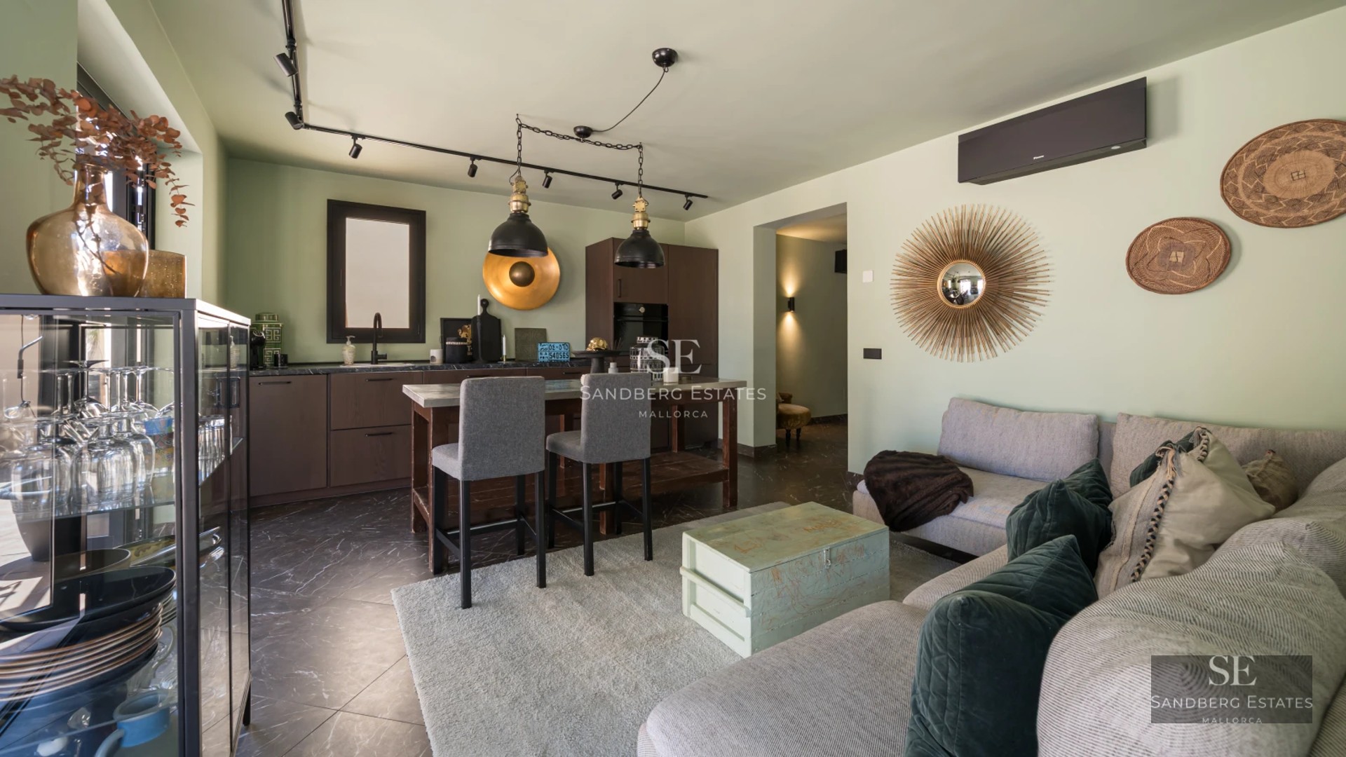 Spacious terrace with infinity pool. Panoramic views. Modern design with natural materials and elegant furniture. Relaxation and luxury.