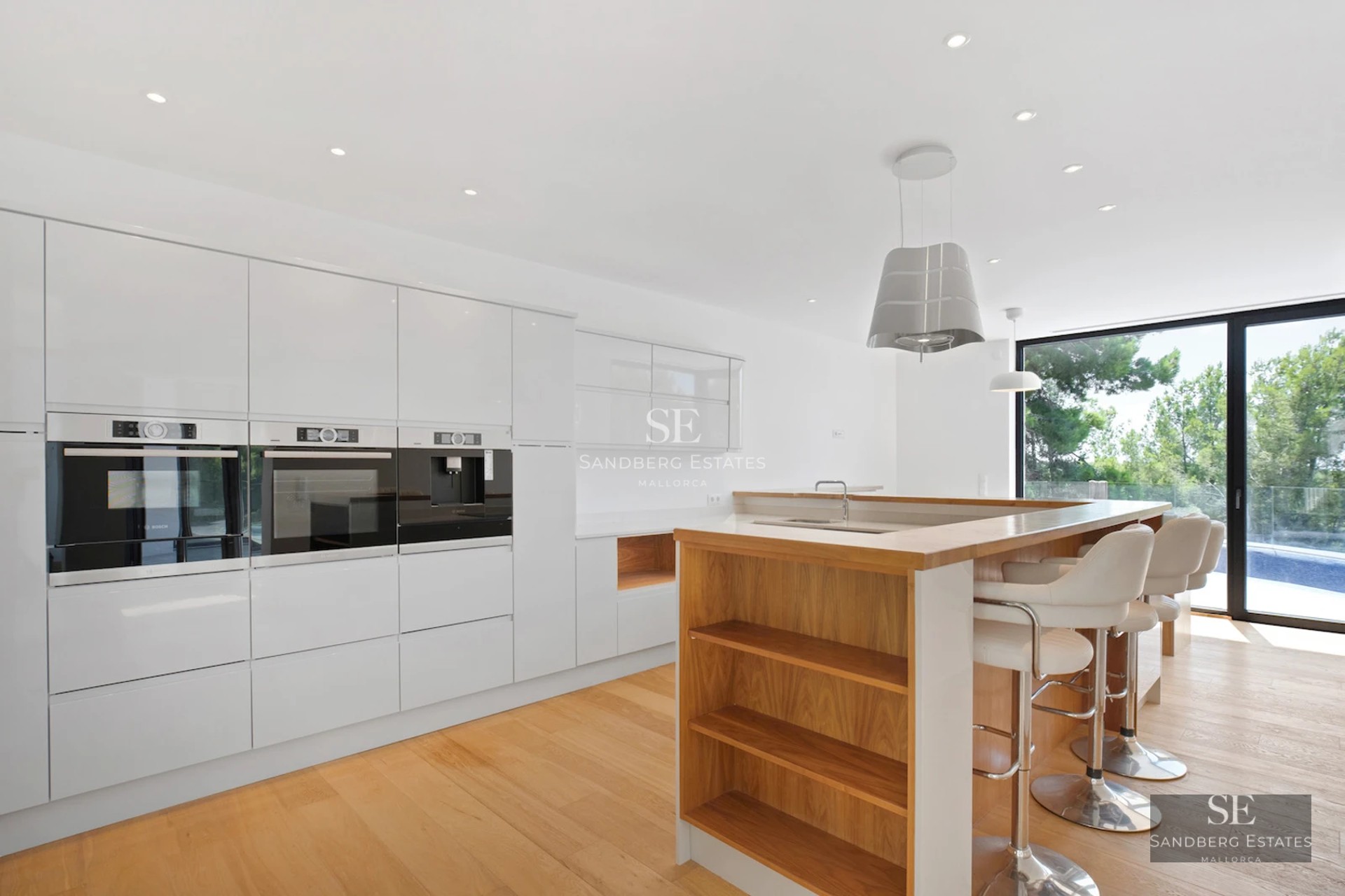 Exterior view of a modern villa with reflecting pool. Minimalist architecture, clean lines, and abundant natural light.