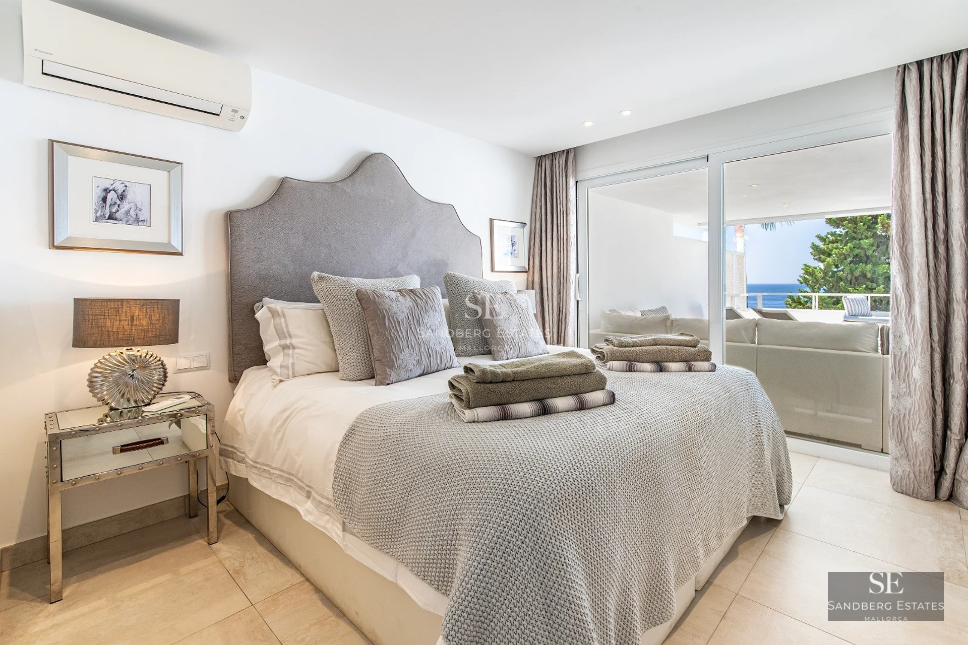 Exterior view of a modern villa with infinity pool. Large windows, minimalist design, lush gardens, and high-quality materials.