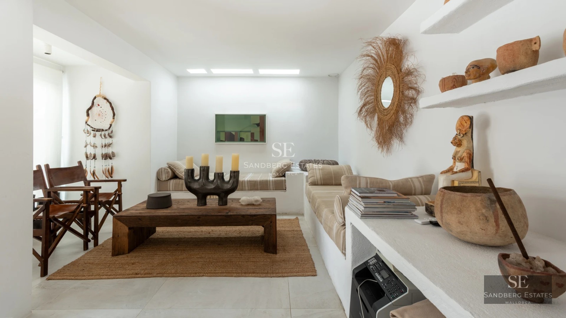 Exterior view of a luxurious house with swimming pool, garden, and modern architecture. Natural lighting and elegant design.