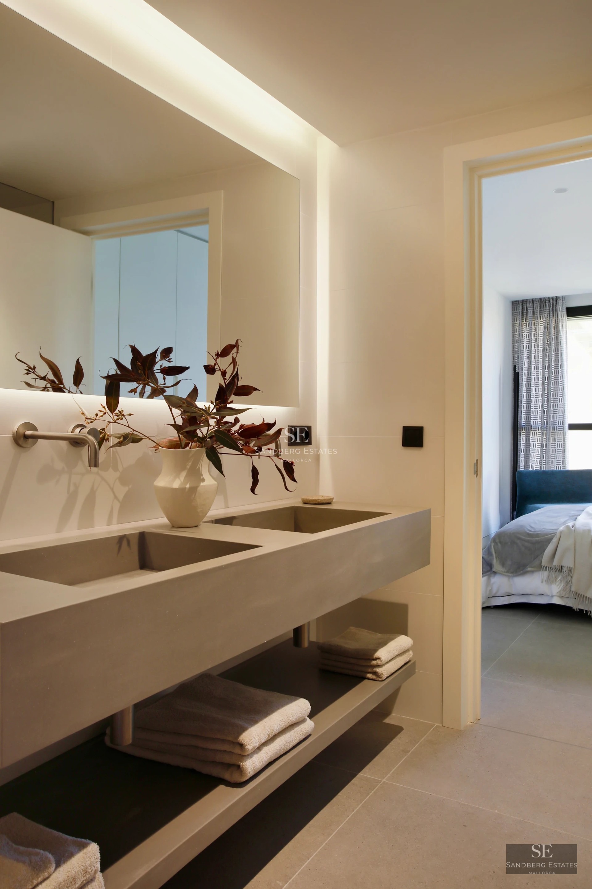 Image of a modern villa featuring an infinity pool, furnished terrace, and panoramic sea views. Minimalist design, natural lighting.