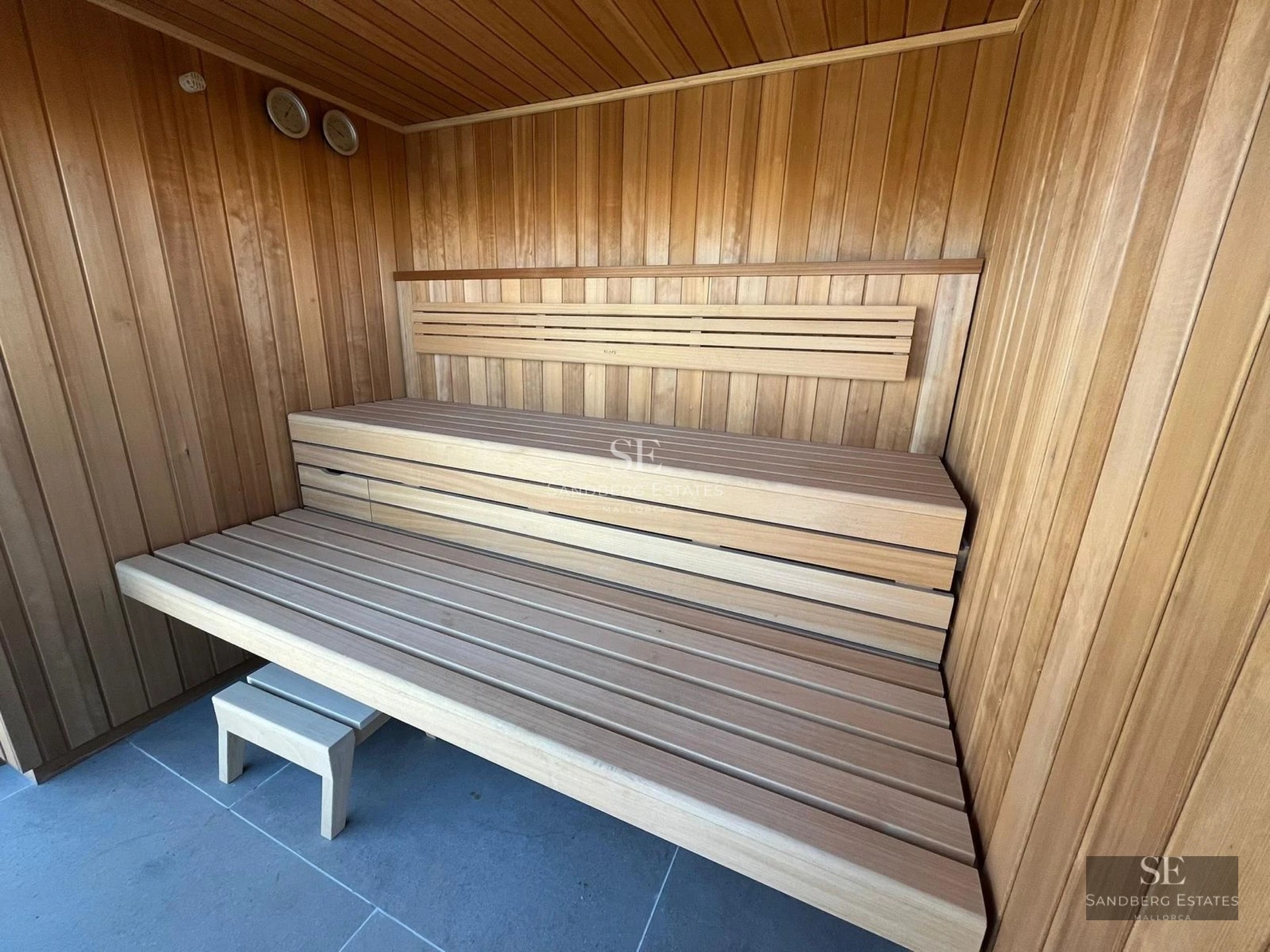 Spacious terrace featuring an infinity pool and panoramic views. Modern design, elegant outdoor furniture and lush vegetation.