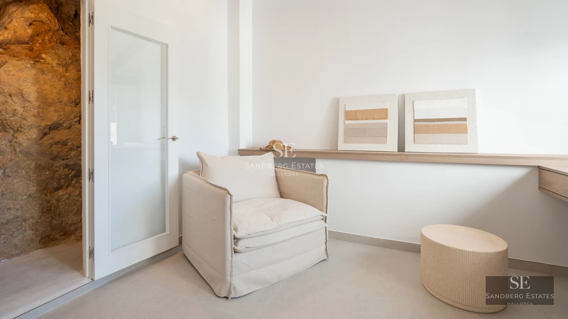 View of an infinity pool with sun loungers, surrounded by lush greenery and panoramic sea views. Modern and elegant design.