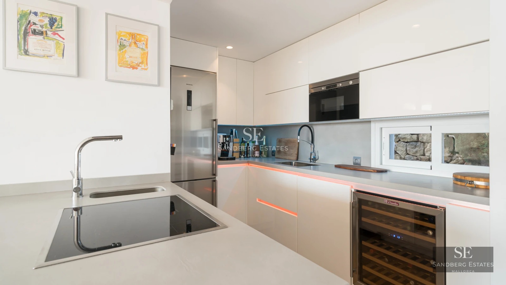 Exterior view of a modern villa with a swimming pool. Minimalist design, large windows, and manicured landscaping. Luxurious and comfortable setting.