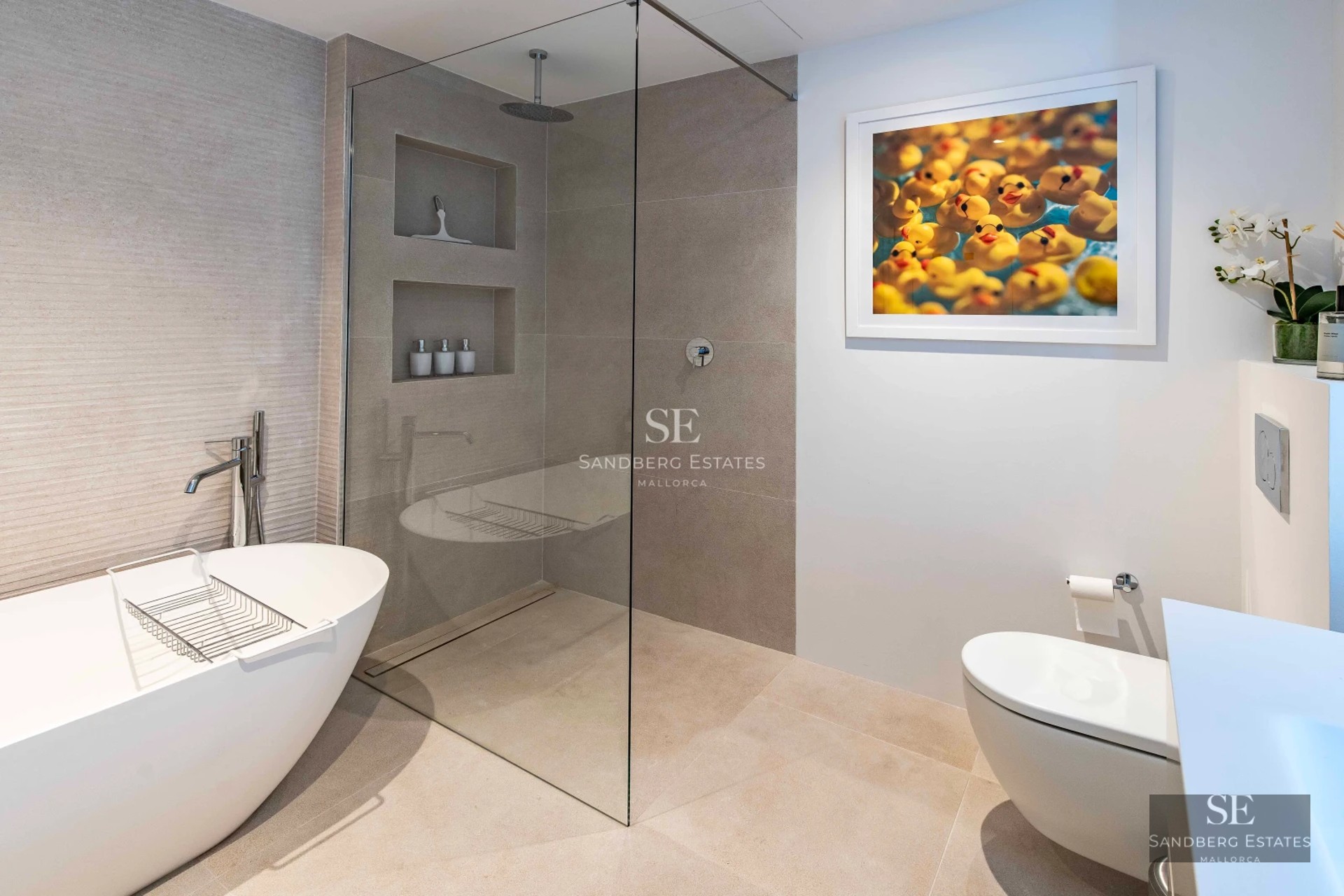 Spacious terrace featuring an infinity pool with panoramic views. Modern design with elegant furniture and lush landscaping.