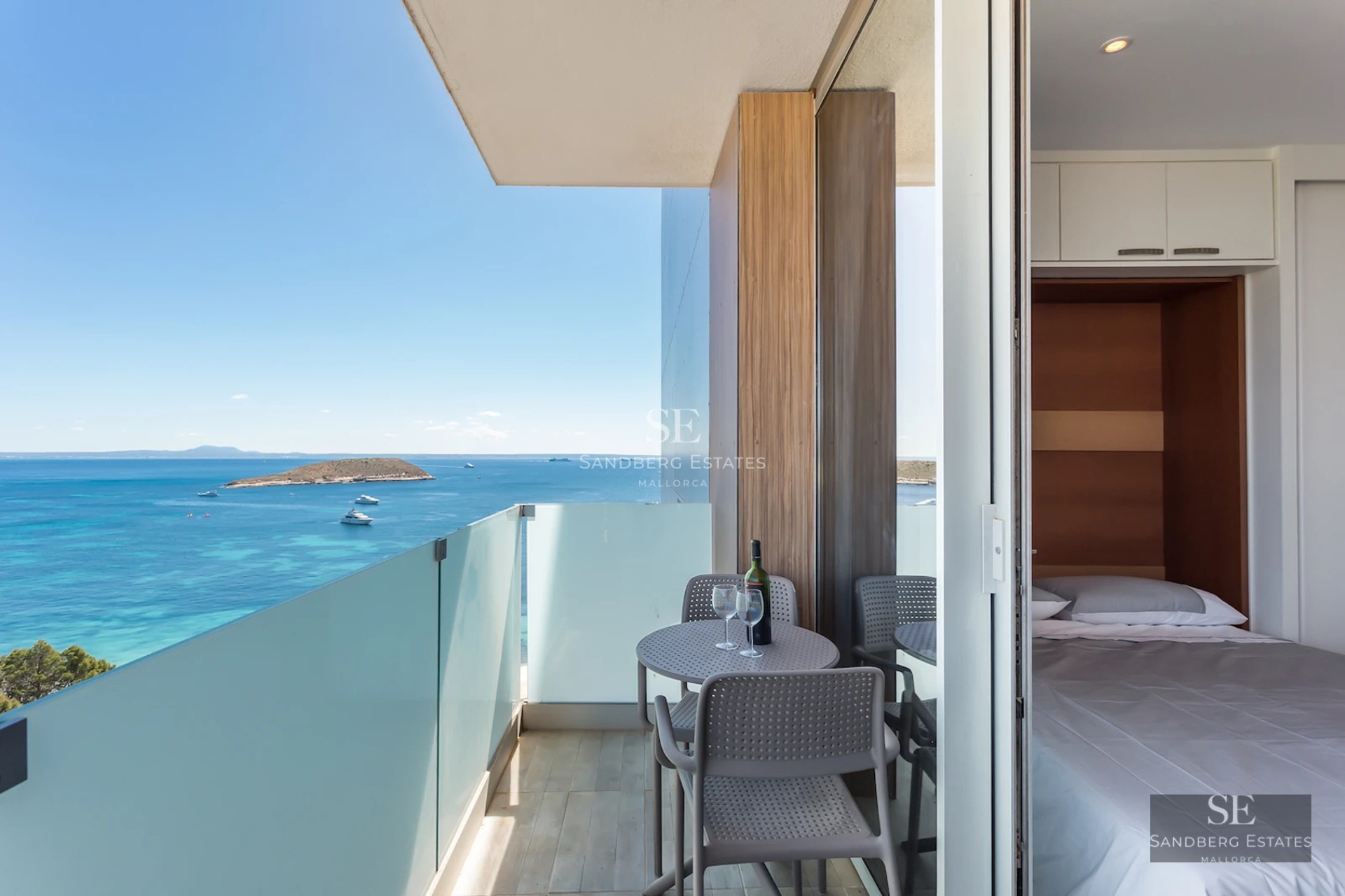 Exterior view of a modern villa with an infinity pool, lush garden, and contemporary architecture. Luxury and design in harmony.