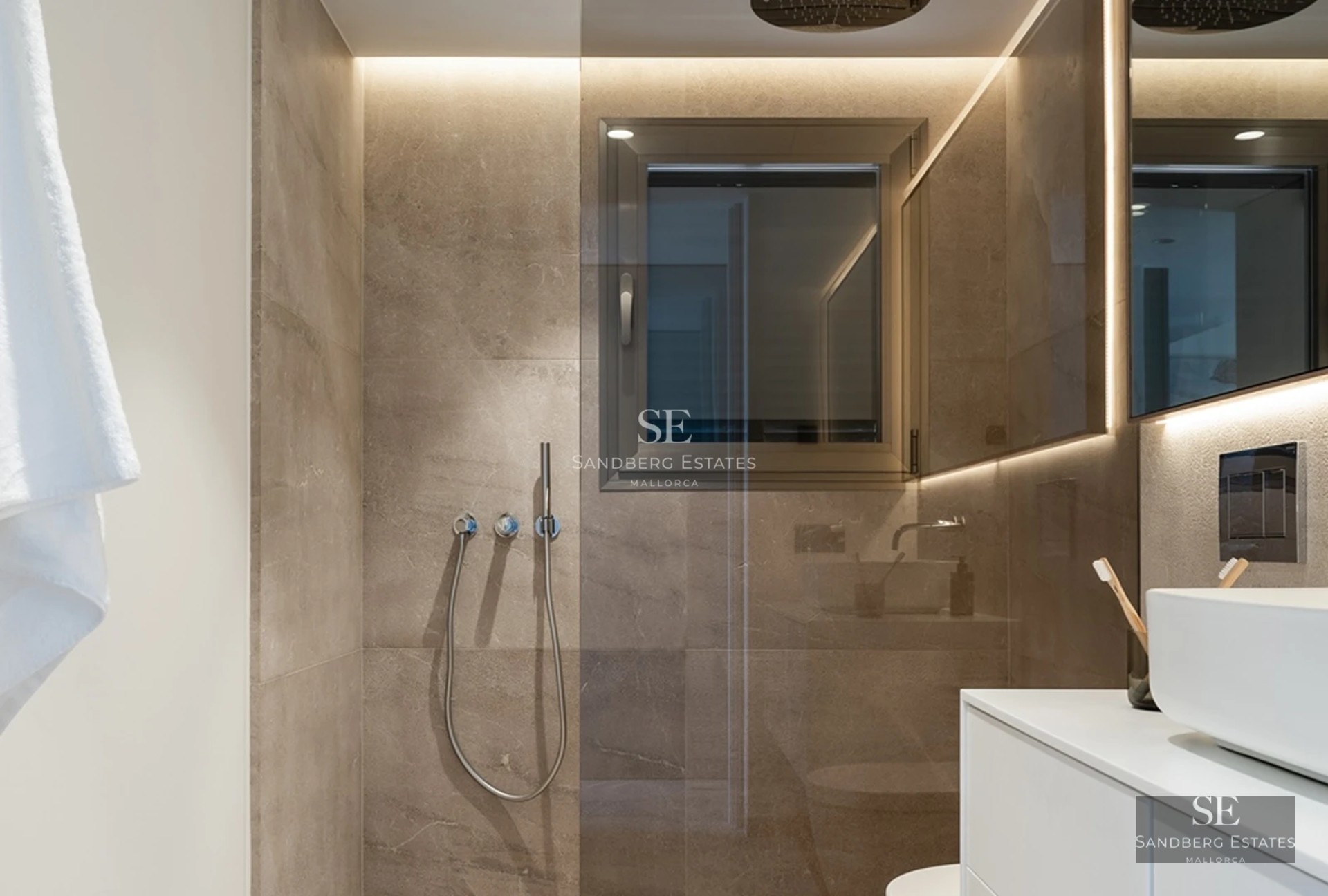 Panoramic view of a modern villa with reflecting pool, large windows, and lush greenery. Minimalist and elegant design.