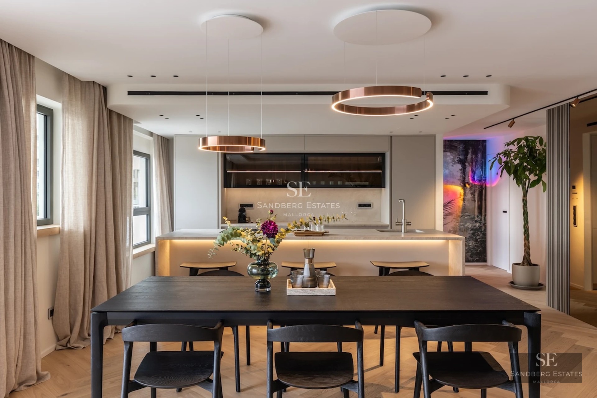 Exterior view of modern villa with infinity pool. Clean architectural design, large windows, and lush landscaping.