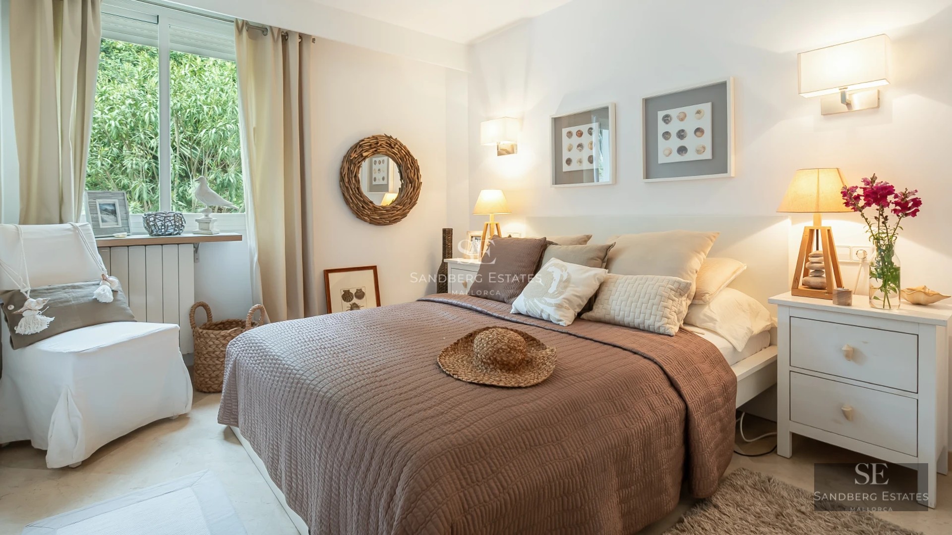 Exterior view of a modern house featuring a shimmering pool, lush garden, and minimalist architecture. Warm lighting and high-quality finishes.