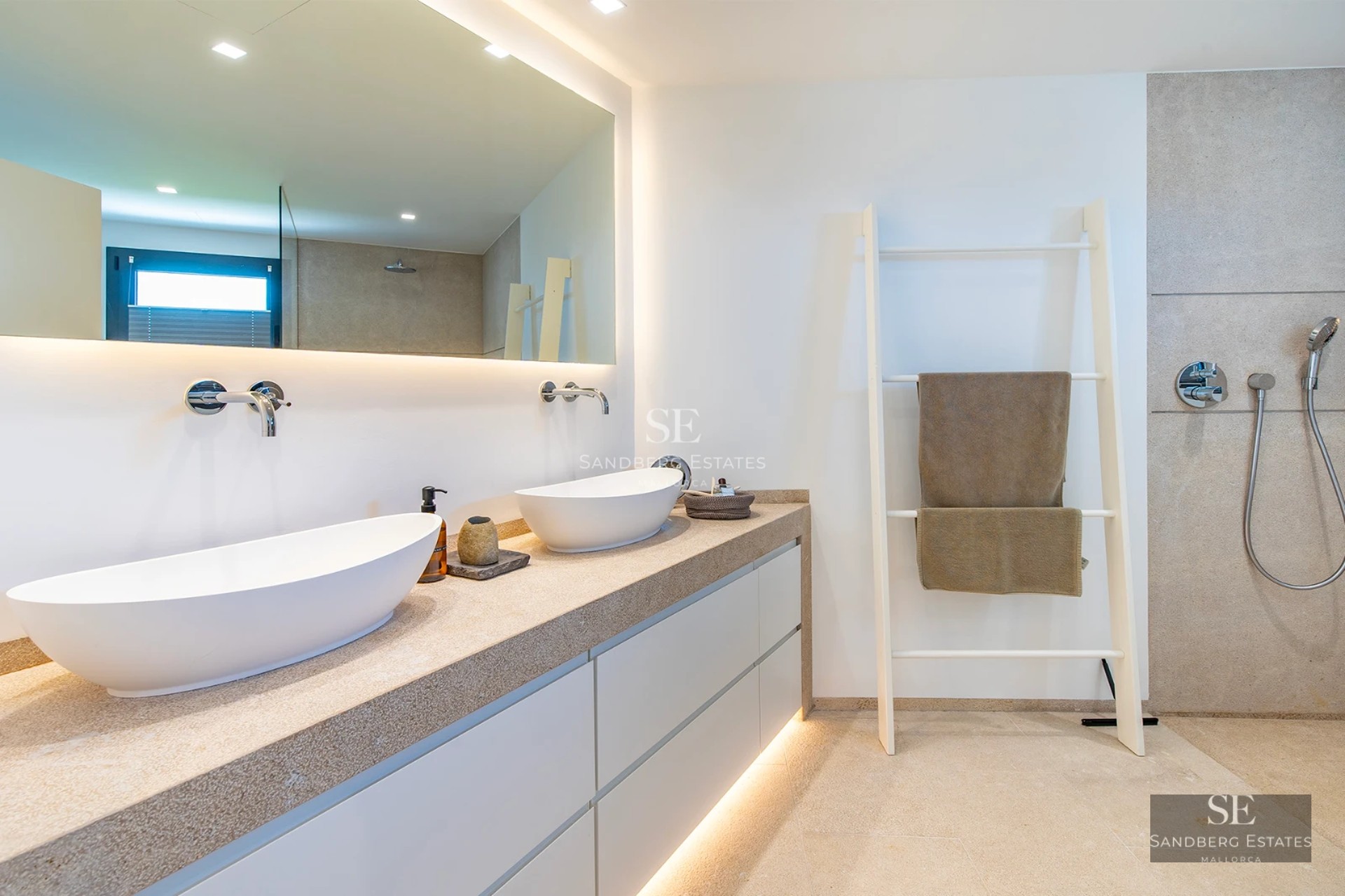 Exterior view of modern villa featuring an infinity pool, lounge chairs, and lush greenery. Minimalist and elegant architectural design.